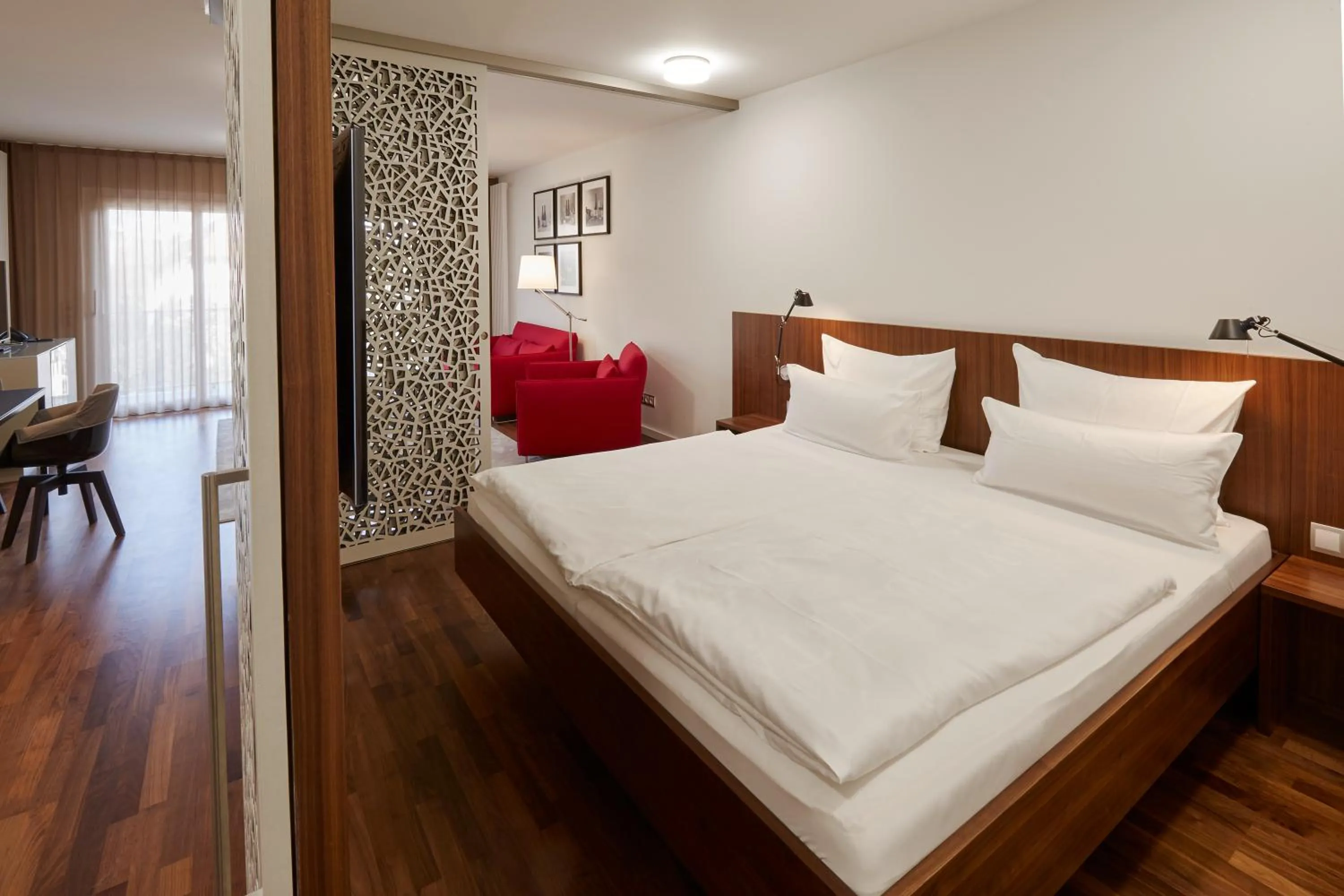 Photo of the whole room, Bed in Consulat des Weins