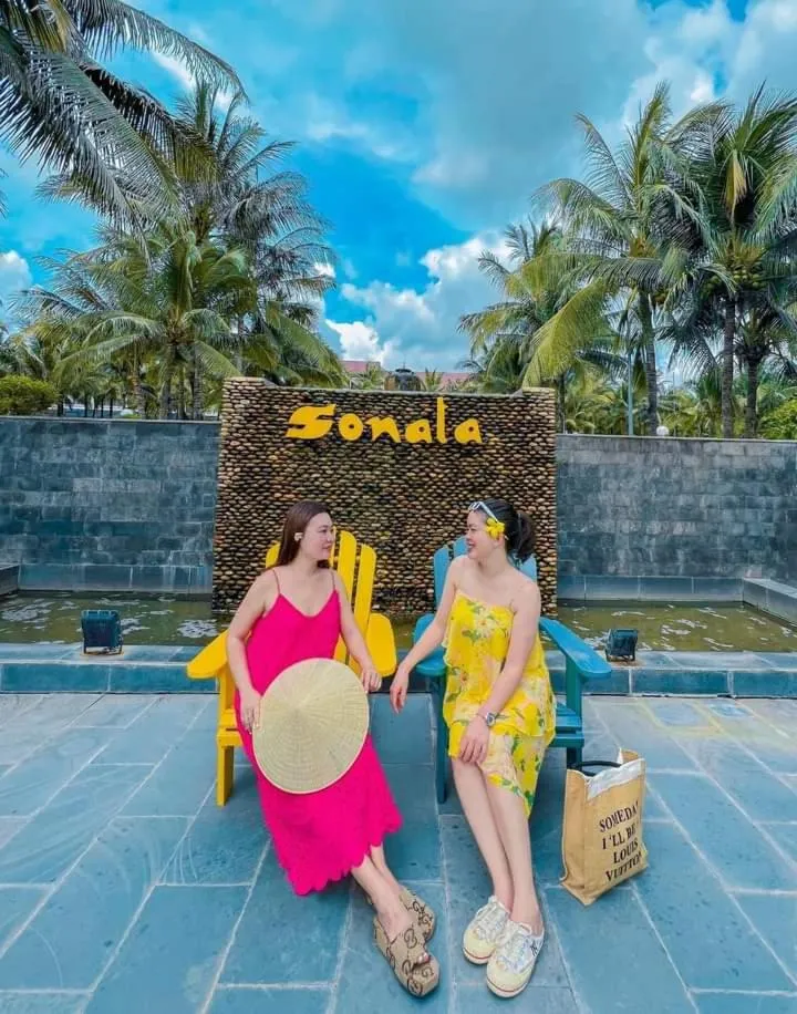 Seating area in Sonata Resort & Spa