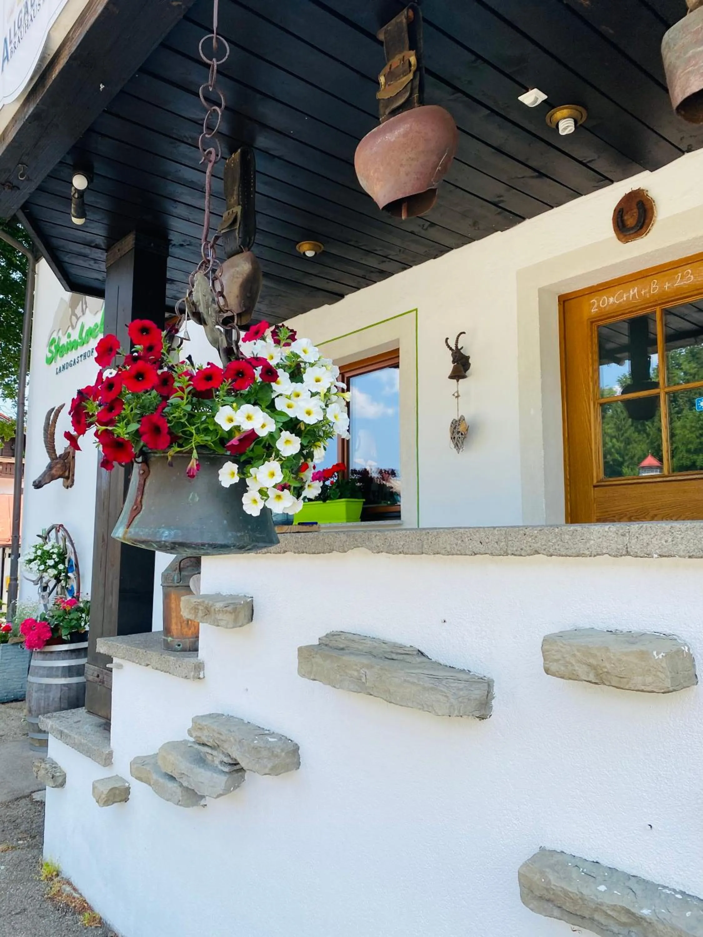 Property building in Steinbock Bed & Breakfast