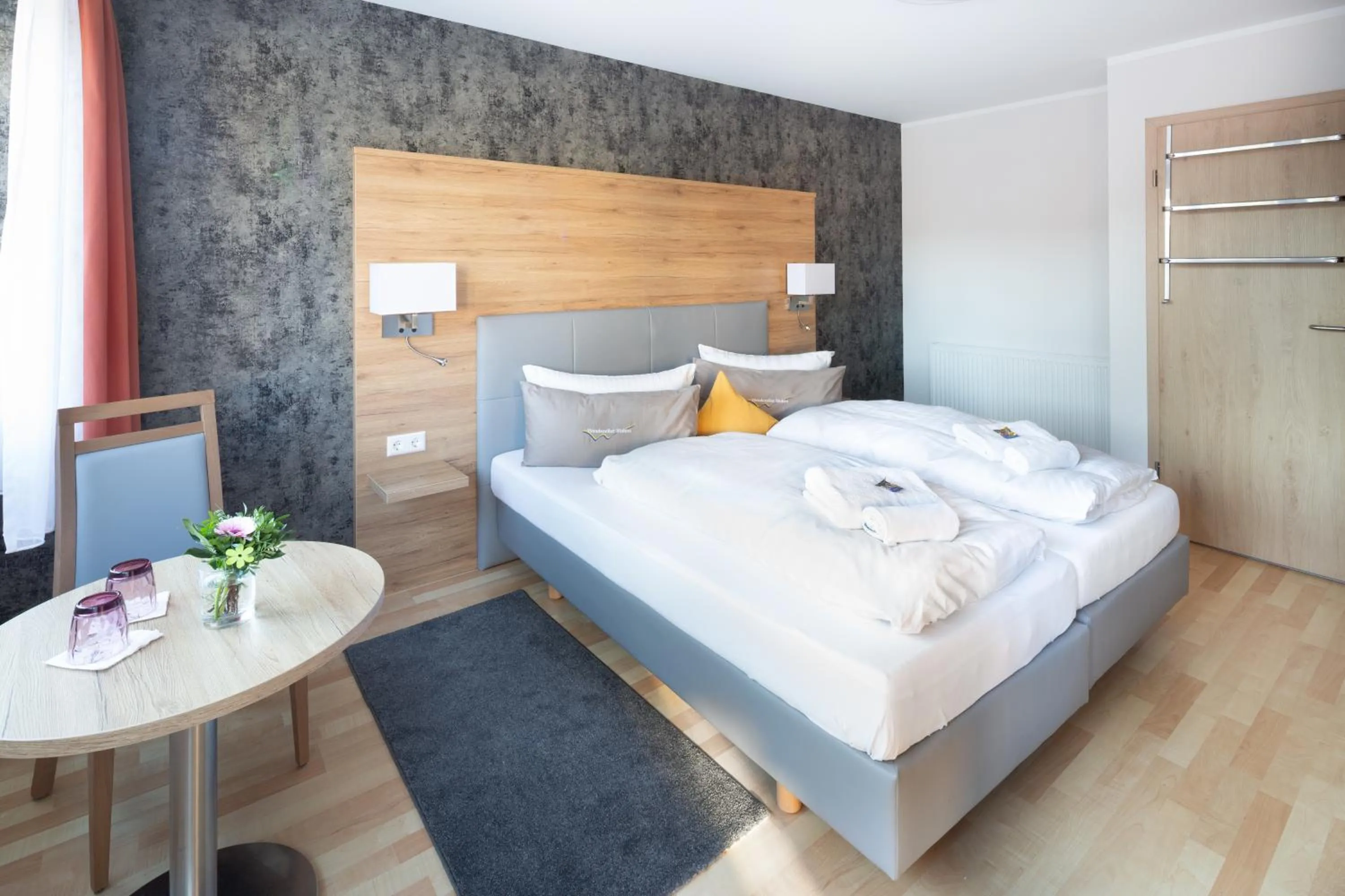 Photo of the whole room, Bed in "Wendezeller Stuben" Weymann Gastronomiebetriebs GmbH