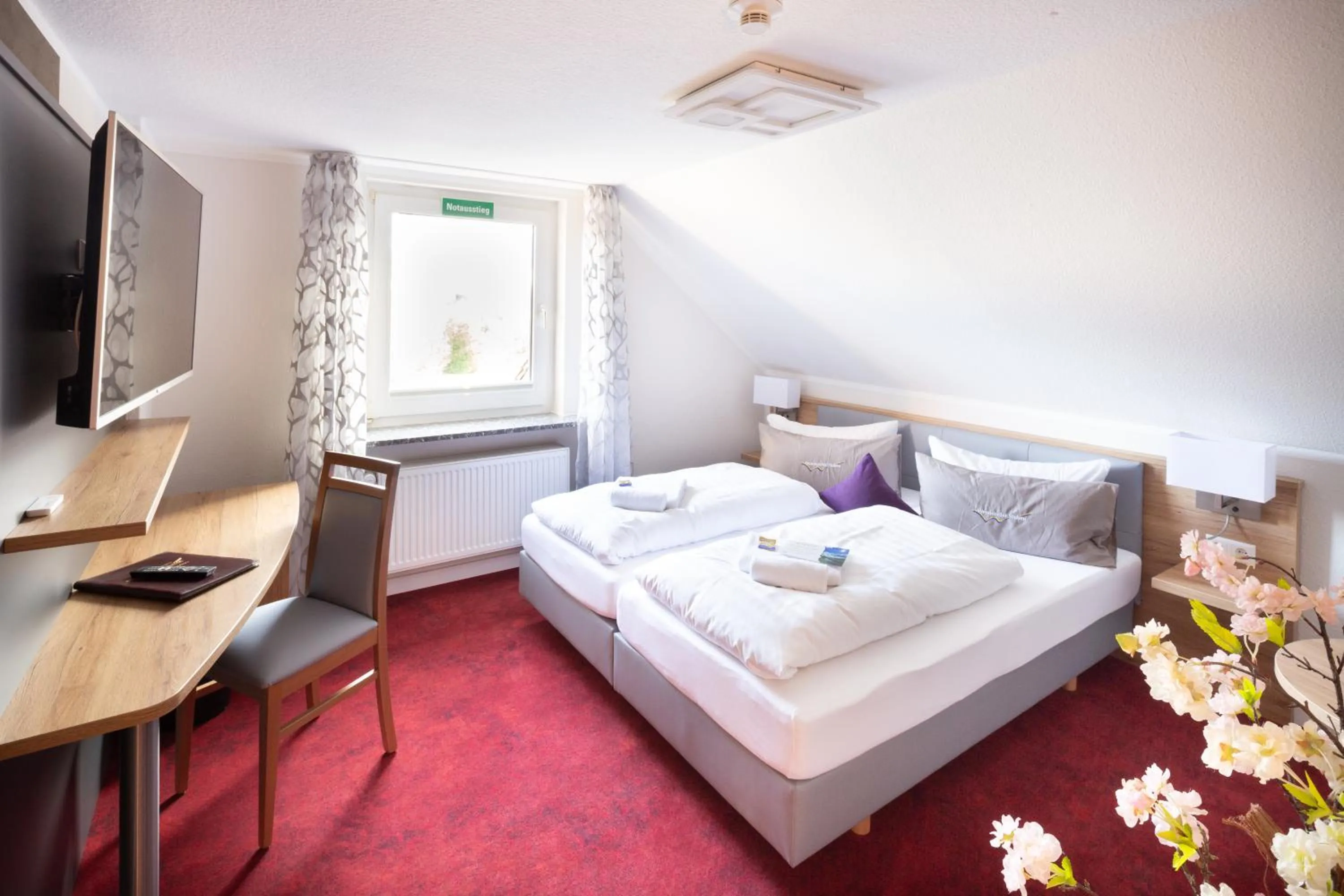 Photo of the whole room, Bed in "Wendezeller Stuben" Weymann Gastronomiebetriebs GmbH