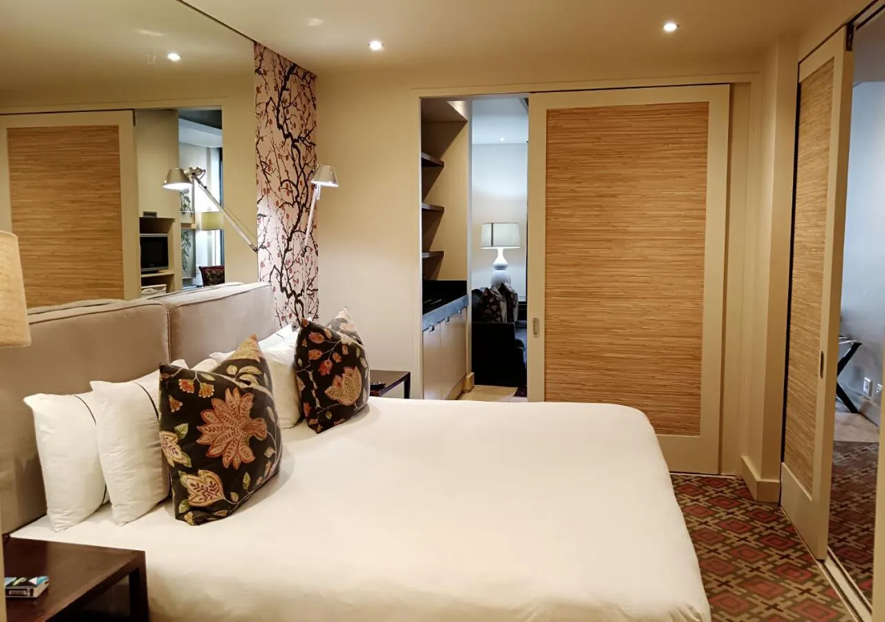 Bedroom, Bed in Royal Palm Hotel