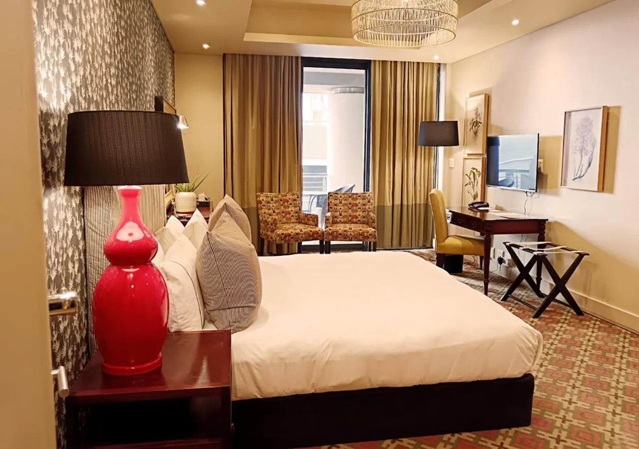 Balcony/Terrace, Bed in Royal Palm Hotel