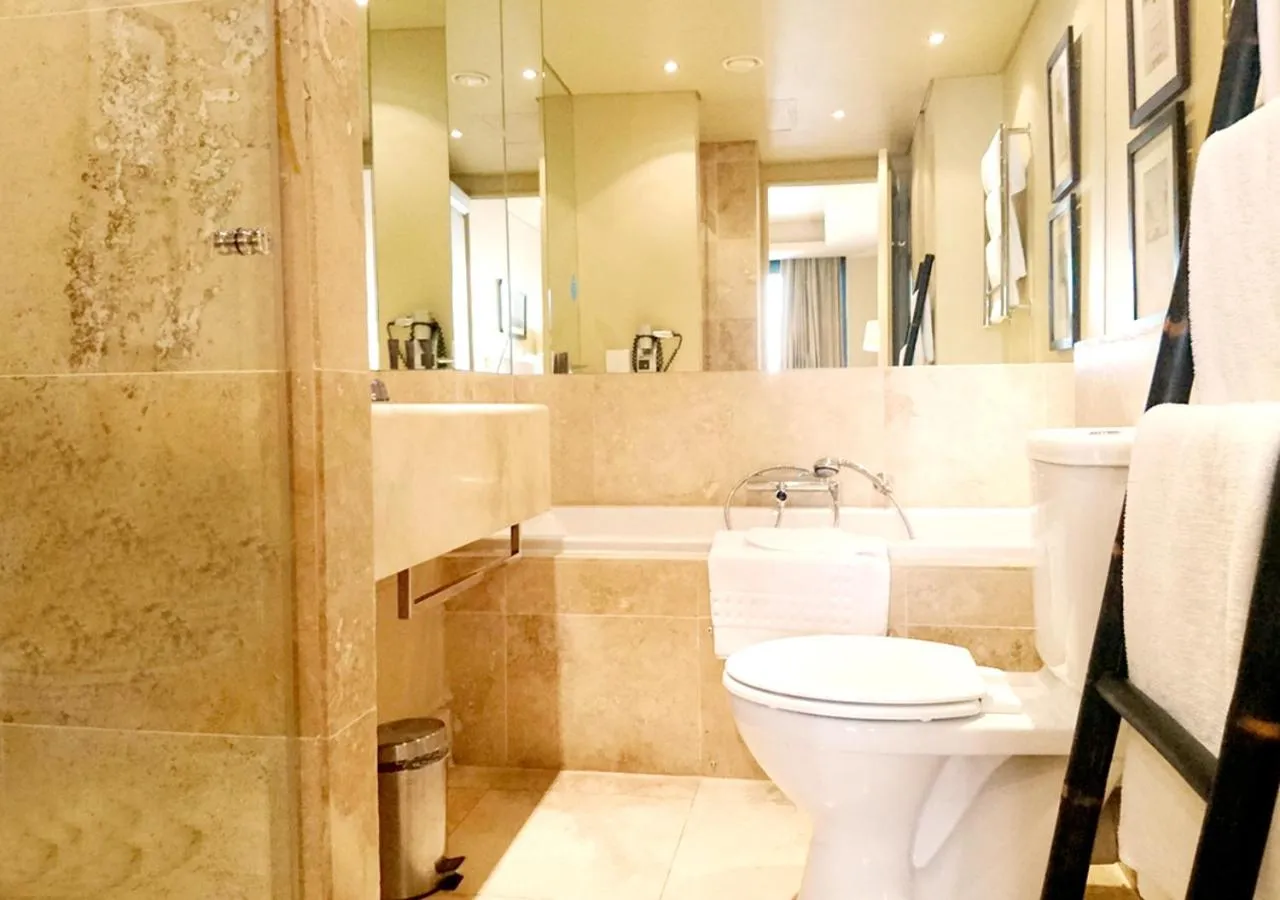 Shower in Royal Palm Hotel