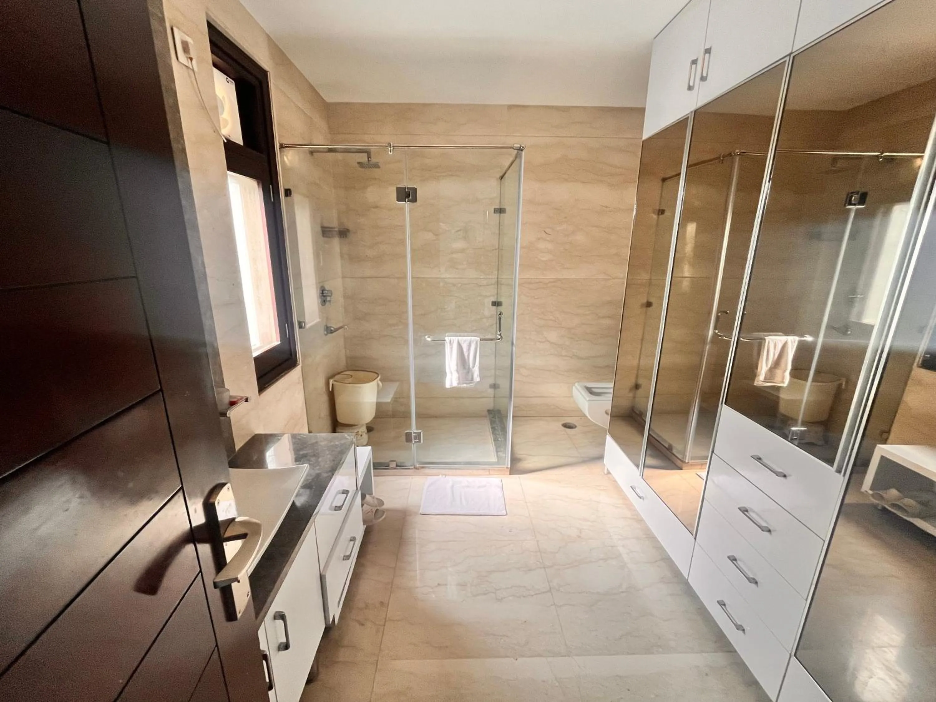 Bathroom in Gazebo Inn & Suites Medanta