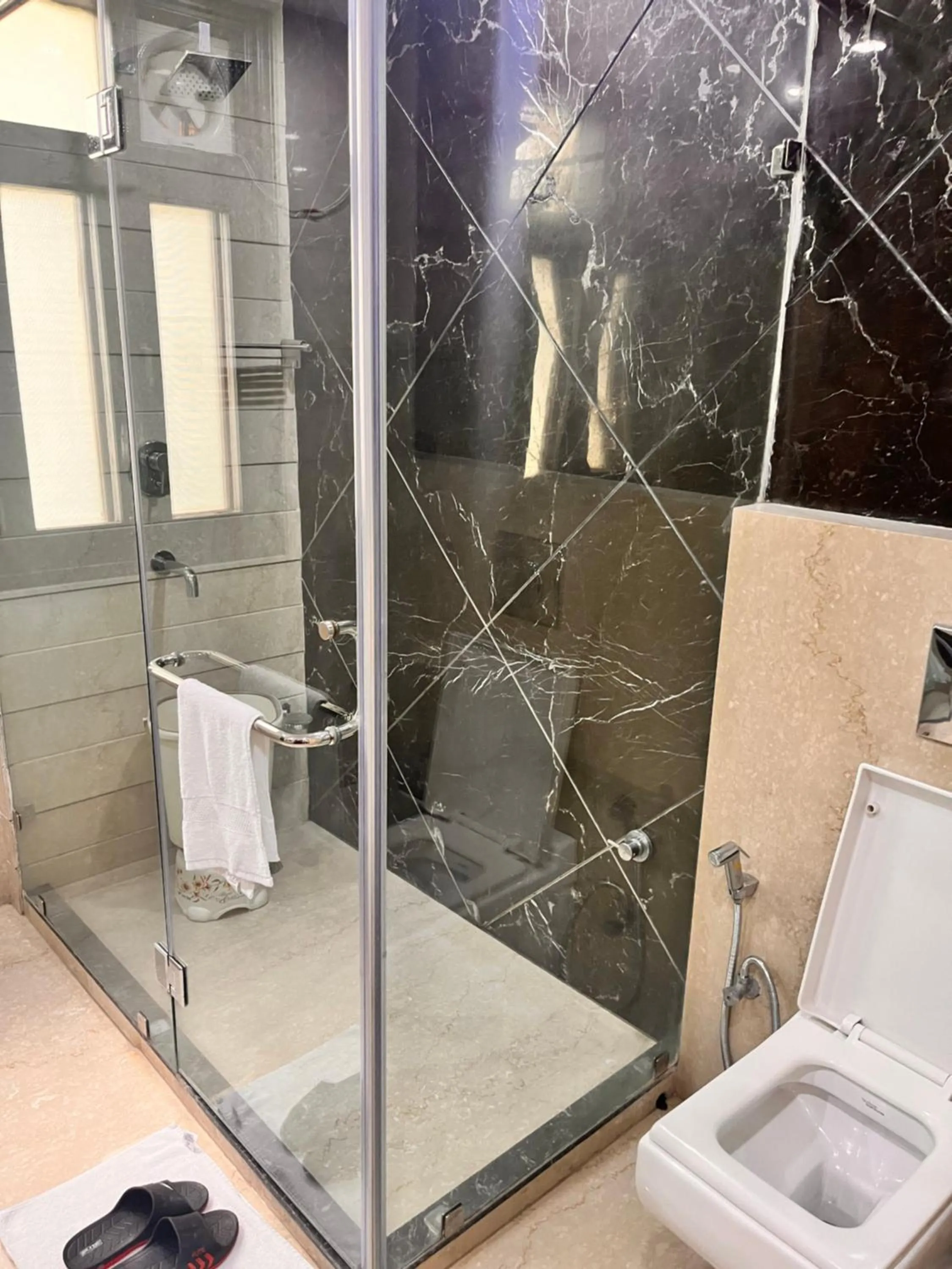 Bathroom in Gazebo Inn & Suites Medanta