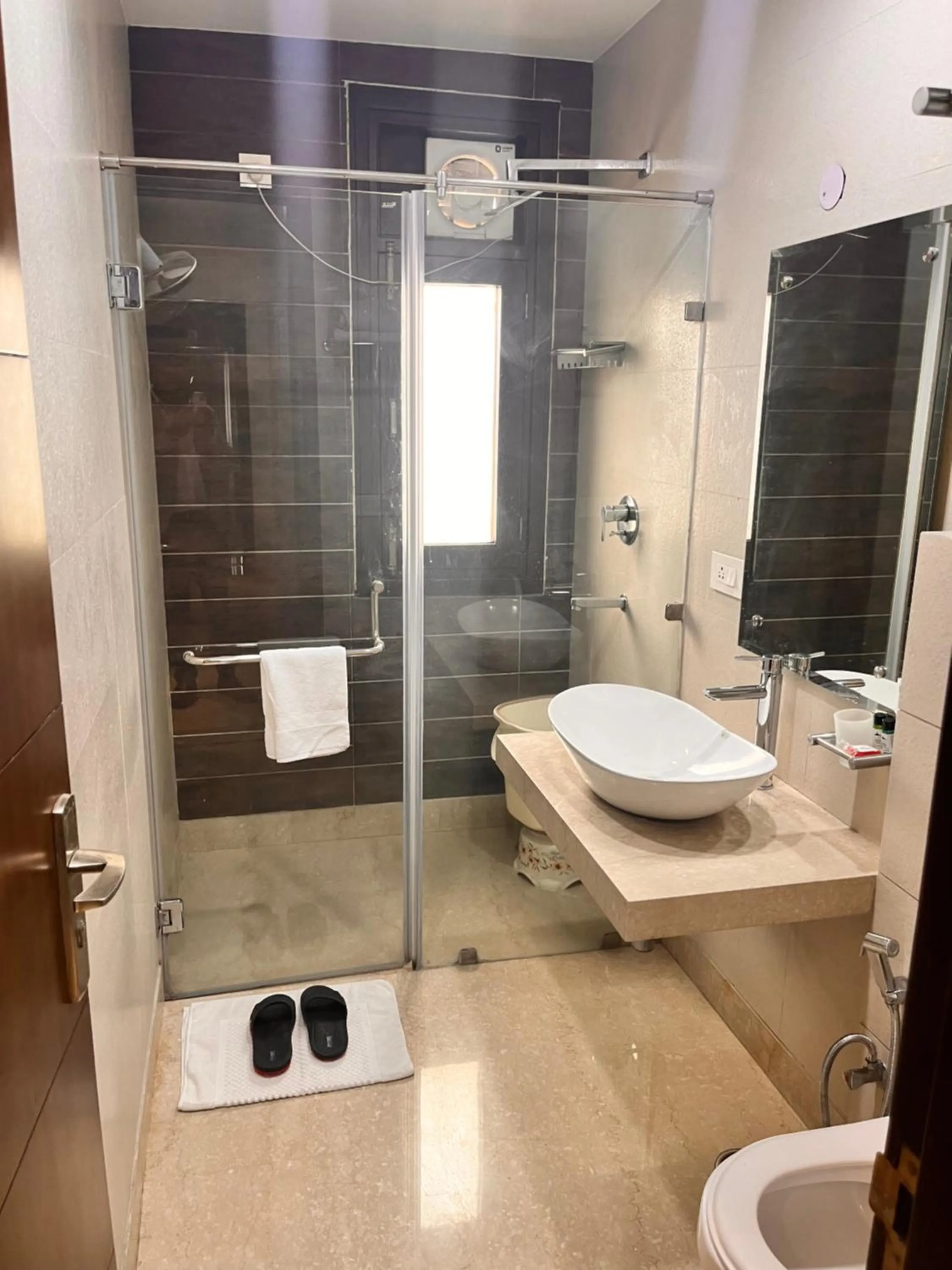 Toilet in Gazebo Inn & Suites Medanta