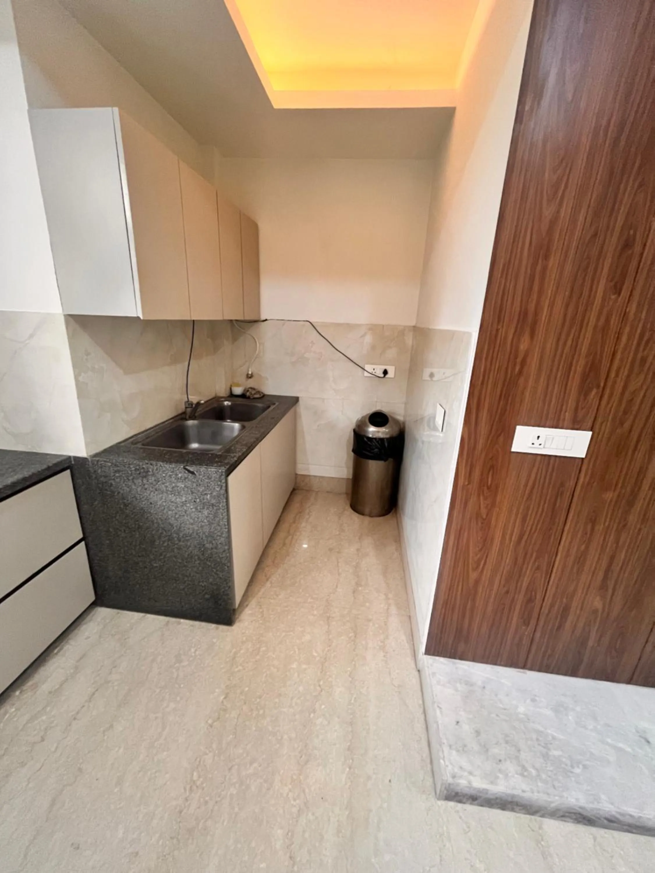 Kitchen or kitchenette in Gazebo Inn & Suites Medanta