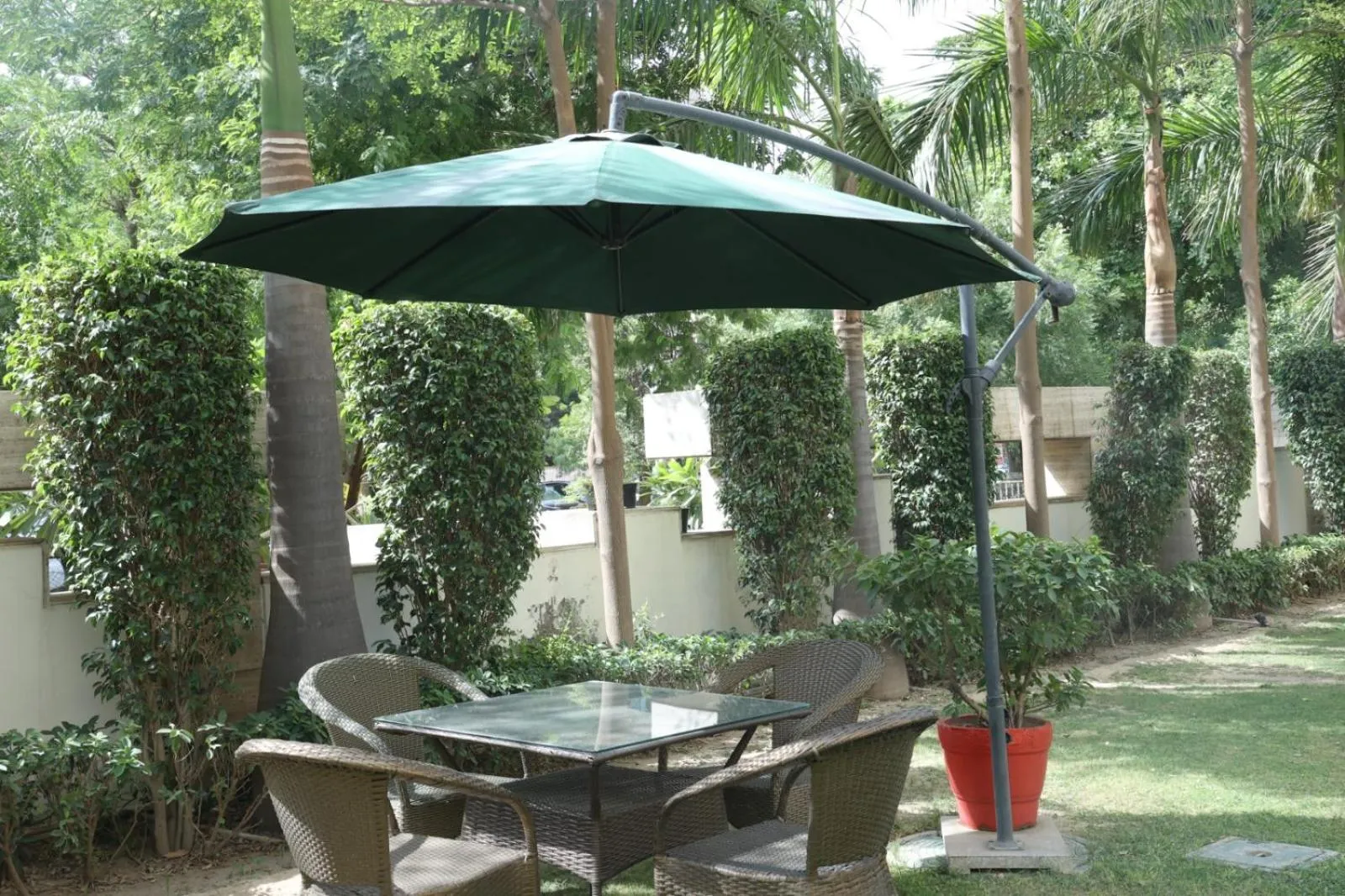 Garden in Gazebo Inn & Suites Medanta