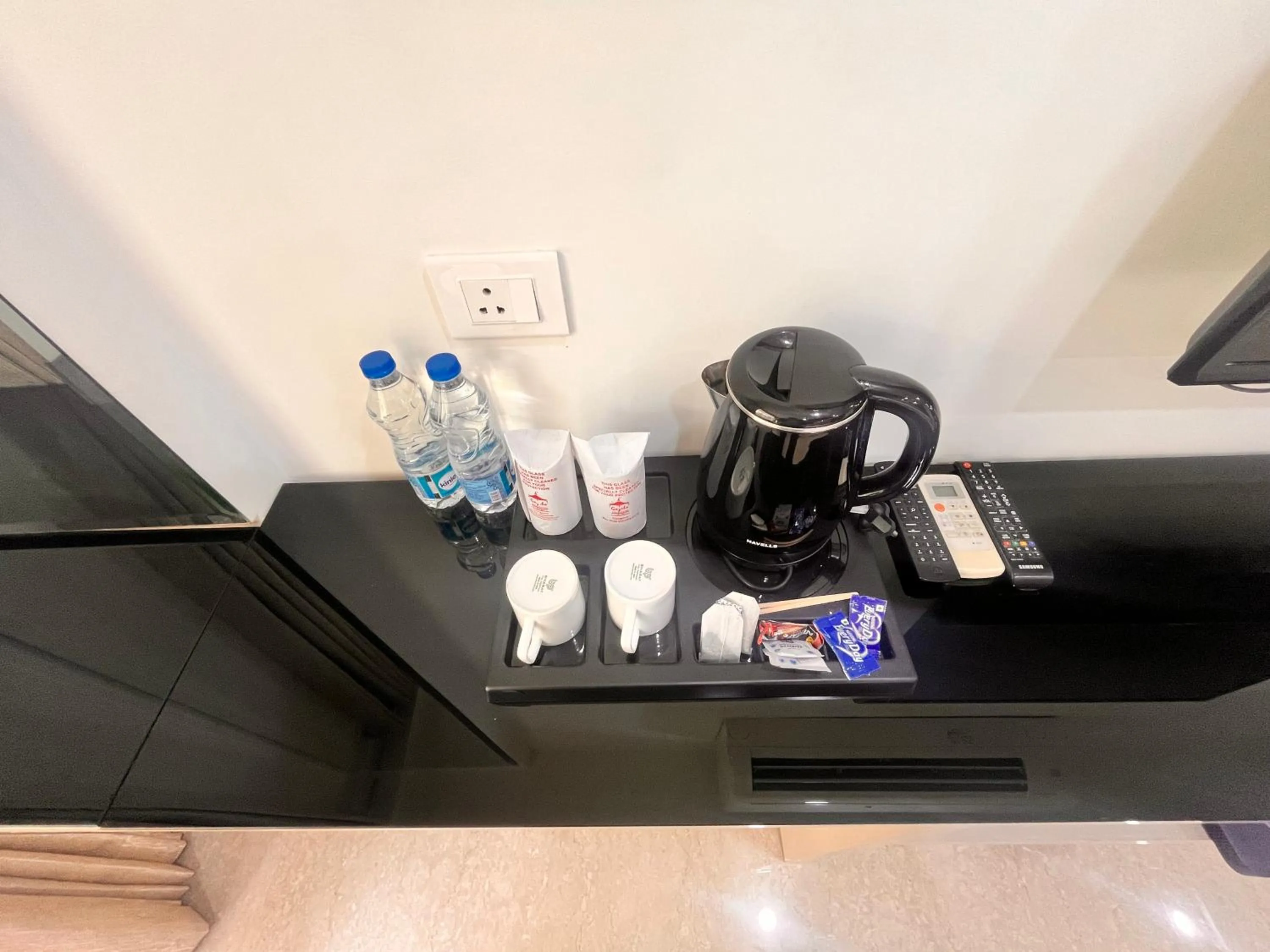 Coffee/tea facilities in Gazebo Inn & Suites Medanta