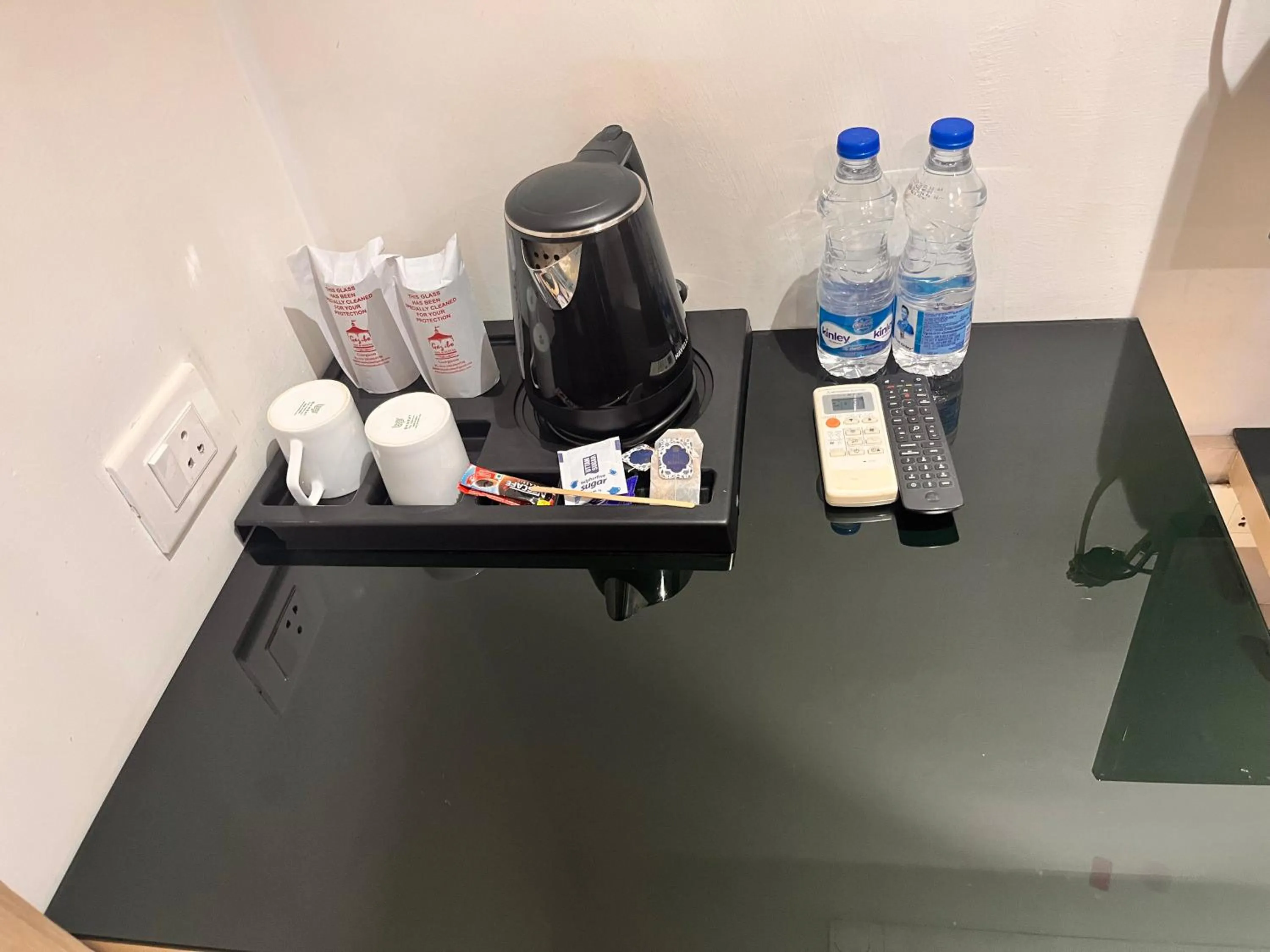 Coffee/tea facilities in Gazebo Inn & Suites Medanta