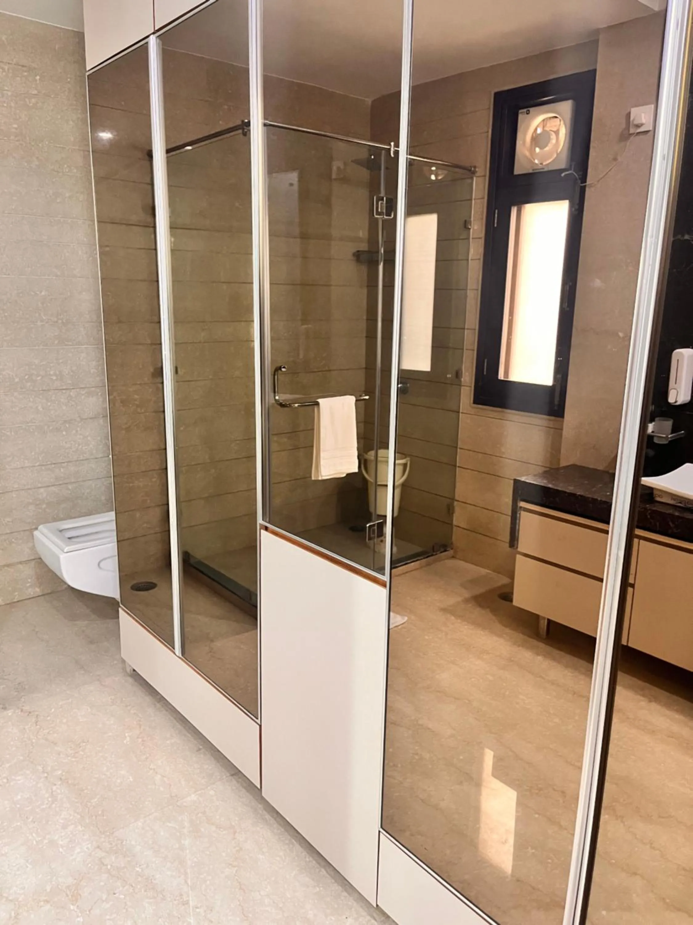 Bathroom in Gazebo Inn & Suites Medanta