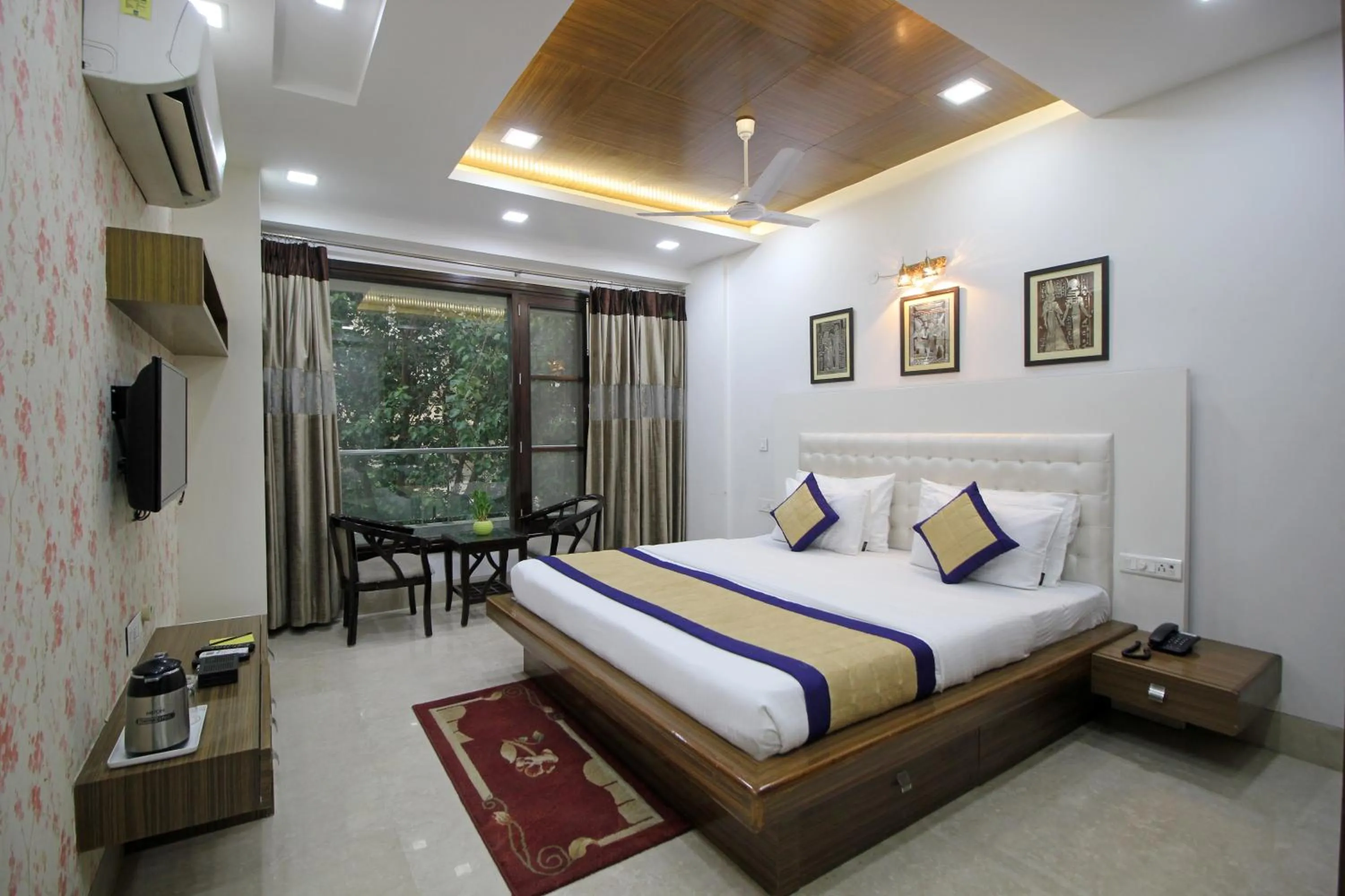 Bedroom, Bed in Gazebo Inn & Suites Medanta