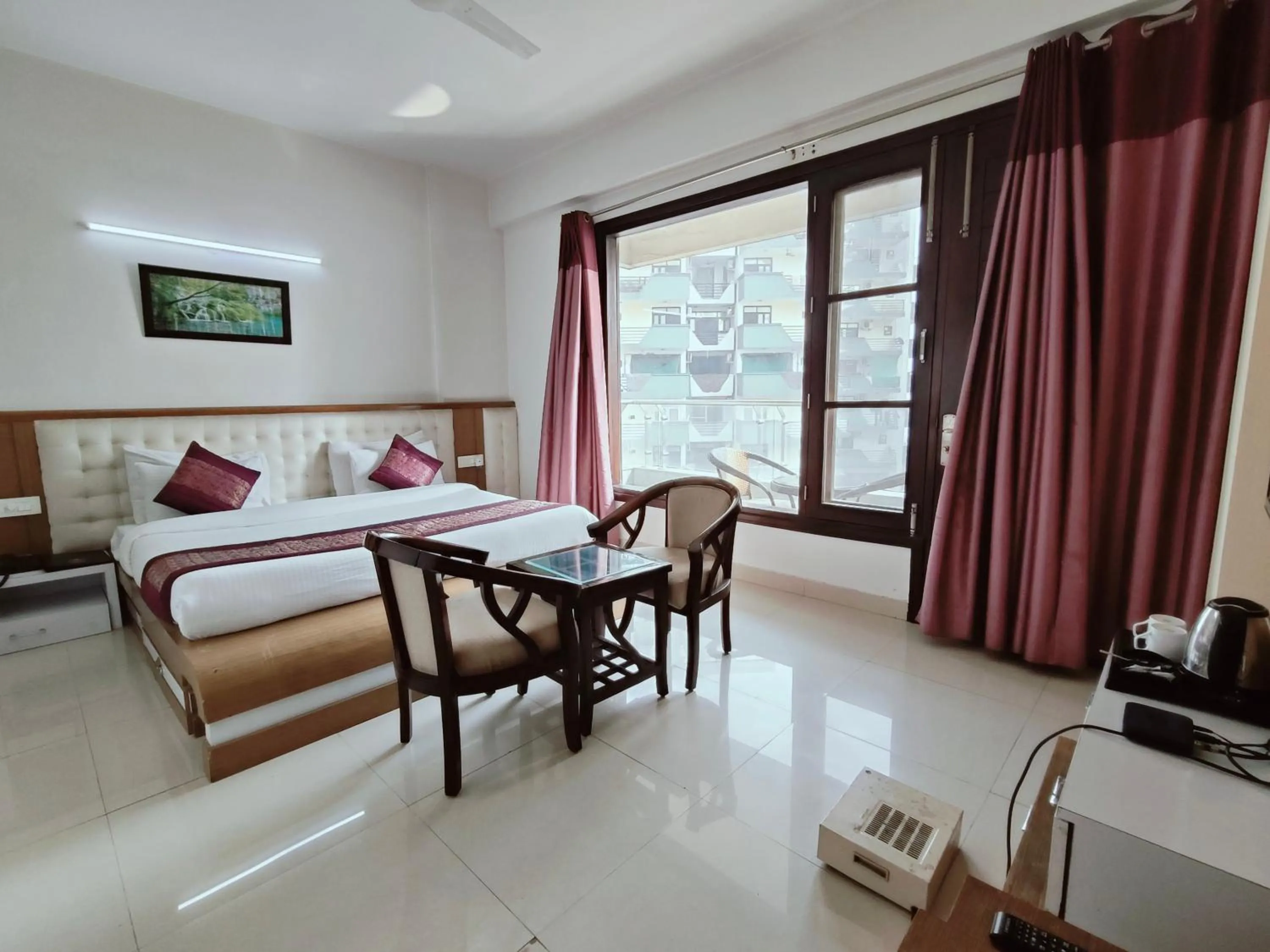 Bed in Gazebo Inn & Suites Medanta