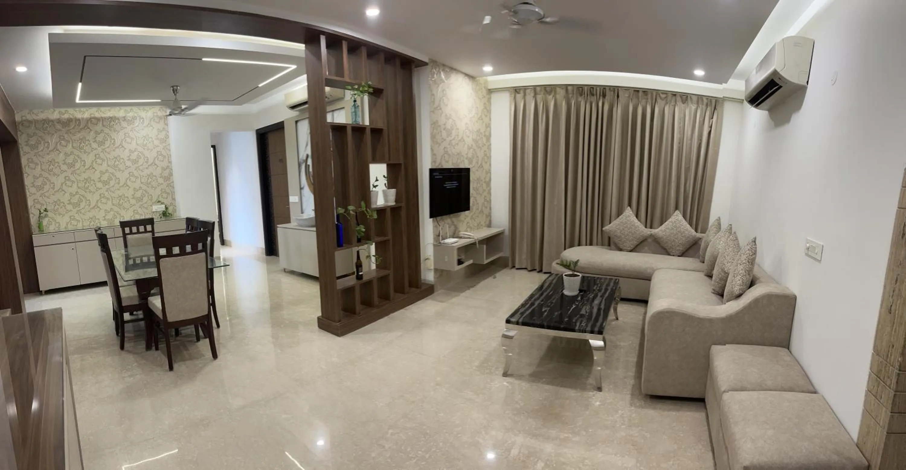 Communal lounge/ TV room in Gazebo Inn & Suites Medanta