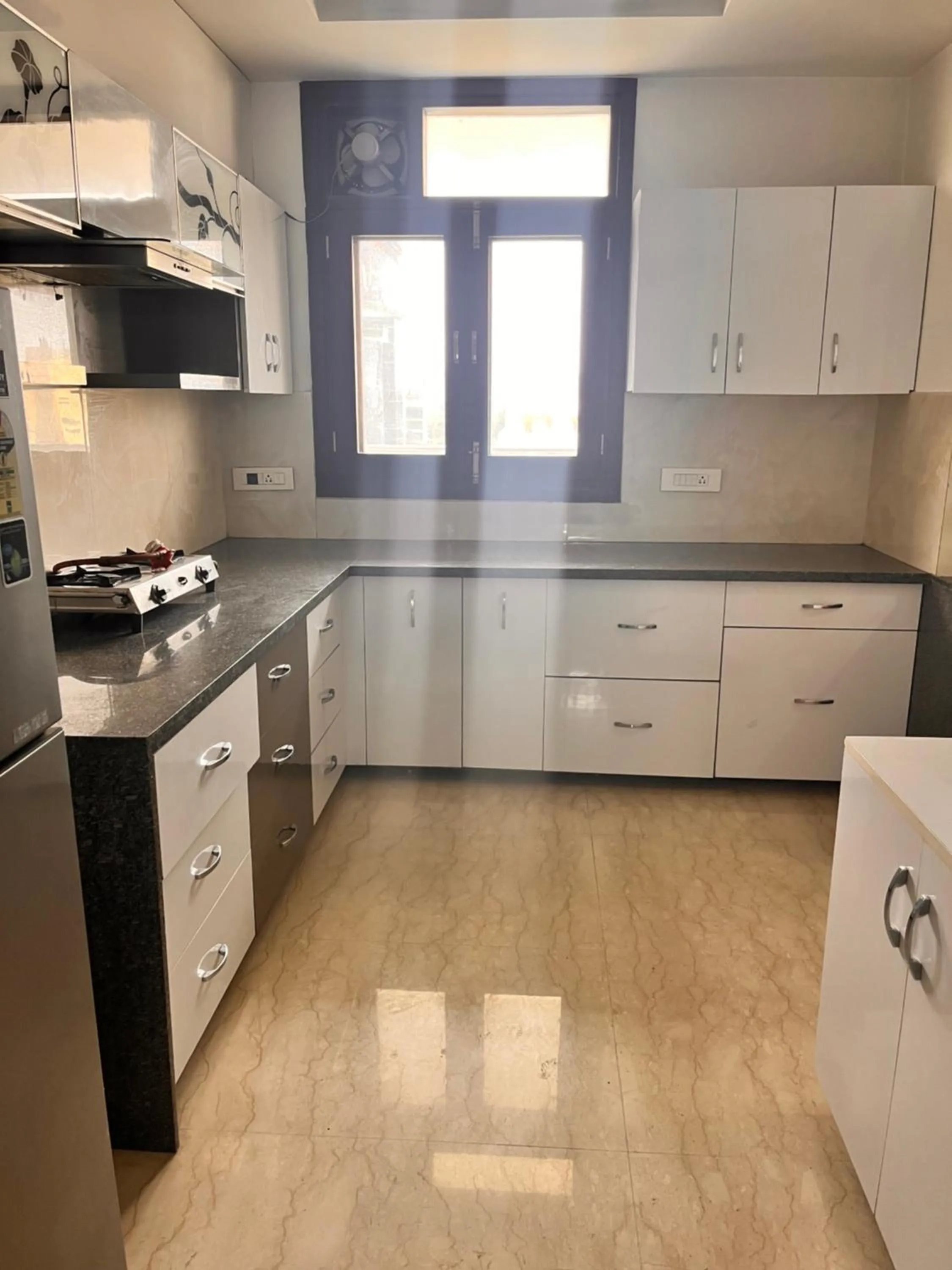 kitchen in Gazebo Inn & Suites Medanta