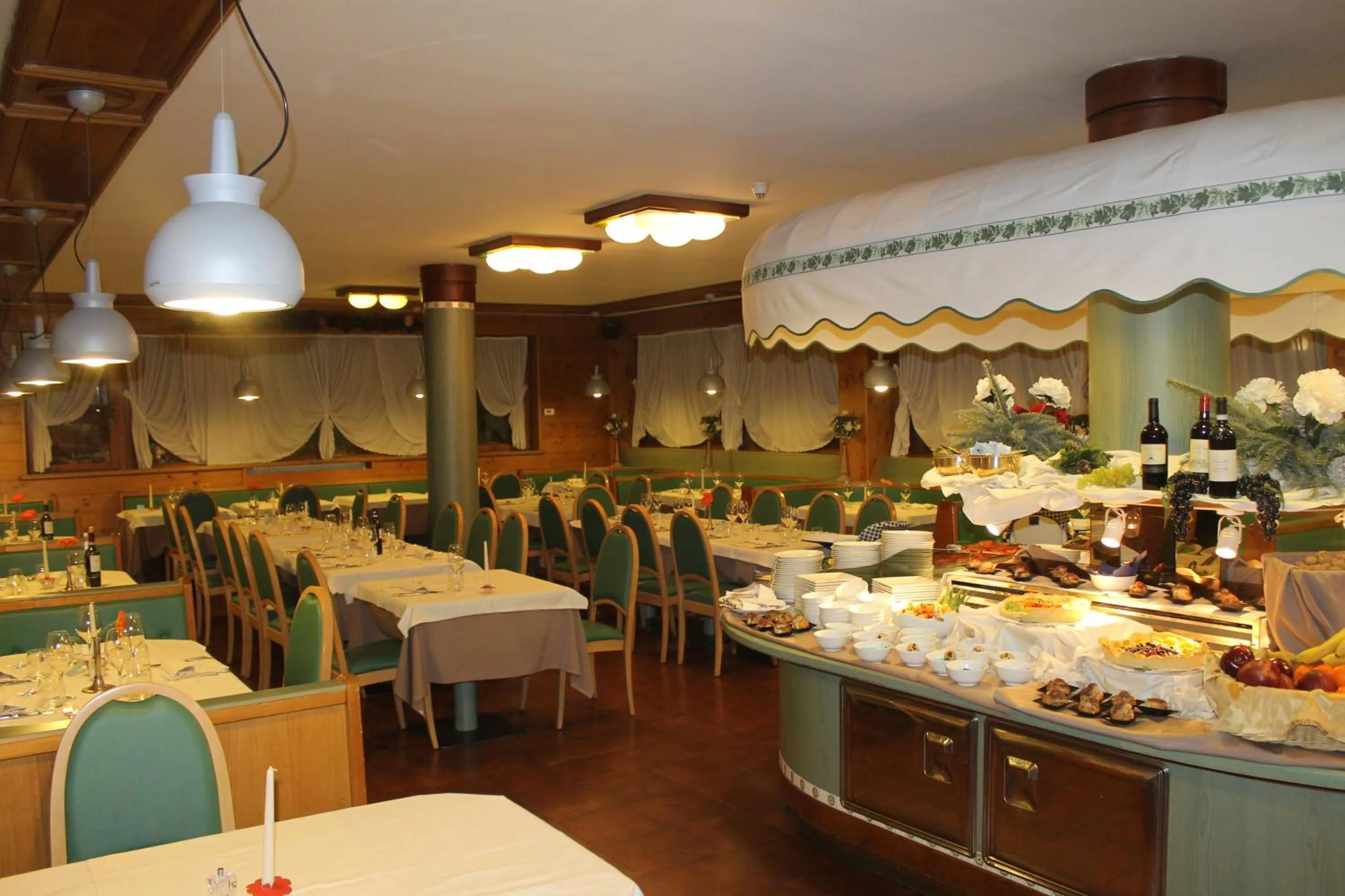 Restaurant/places to eat in Hotel Majoni