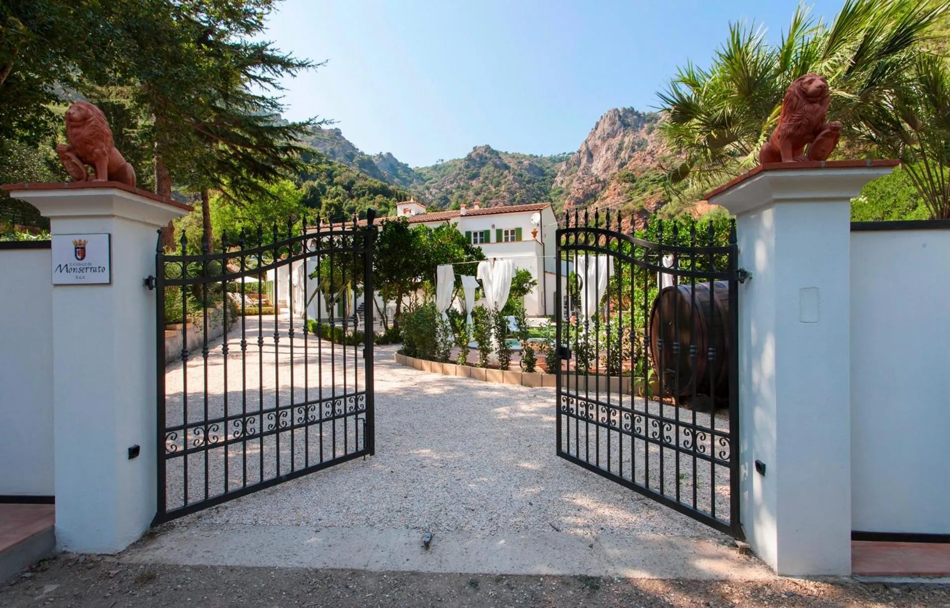 Facade/entrance in B&B Il Casale di Monserrato