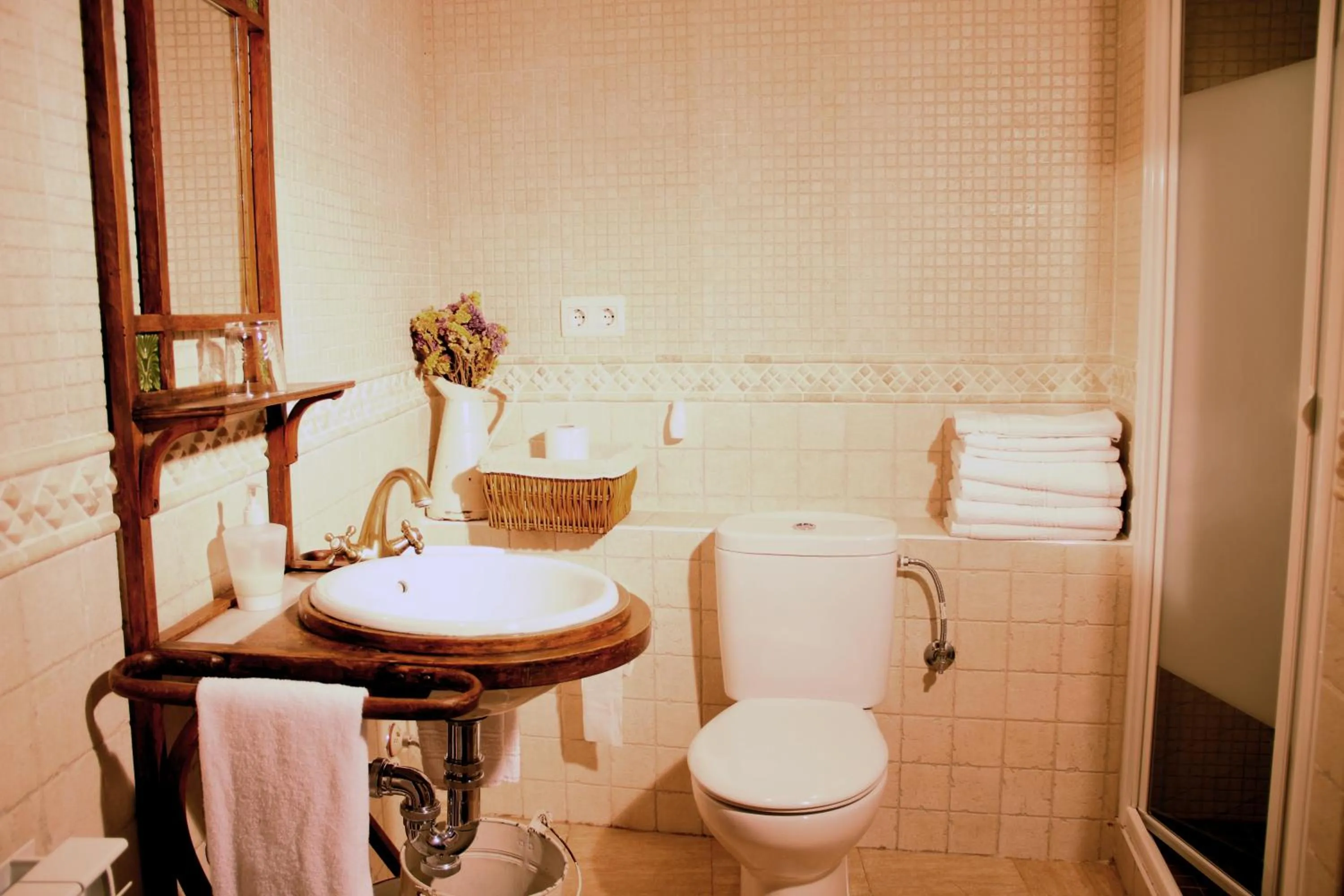 Bathroom in Casa Rural "La Bardena Blanca I "