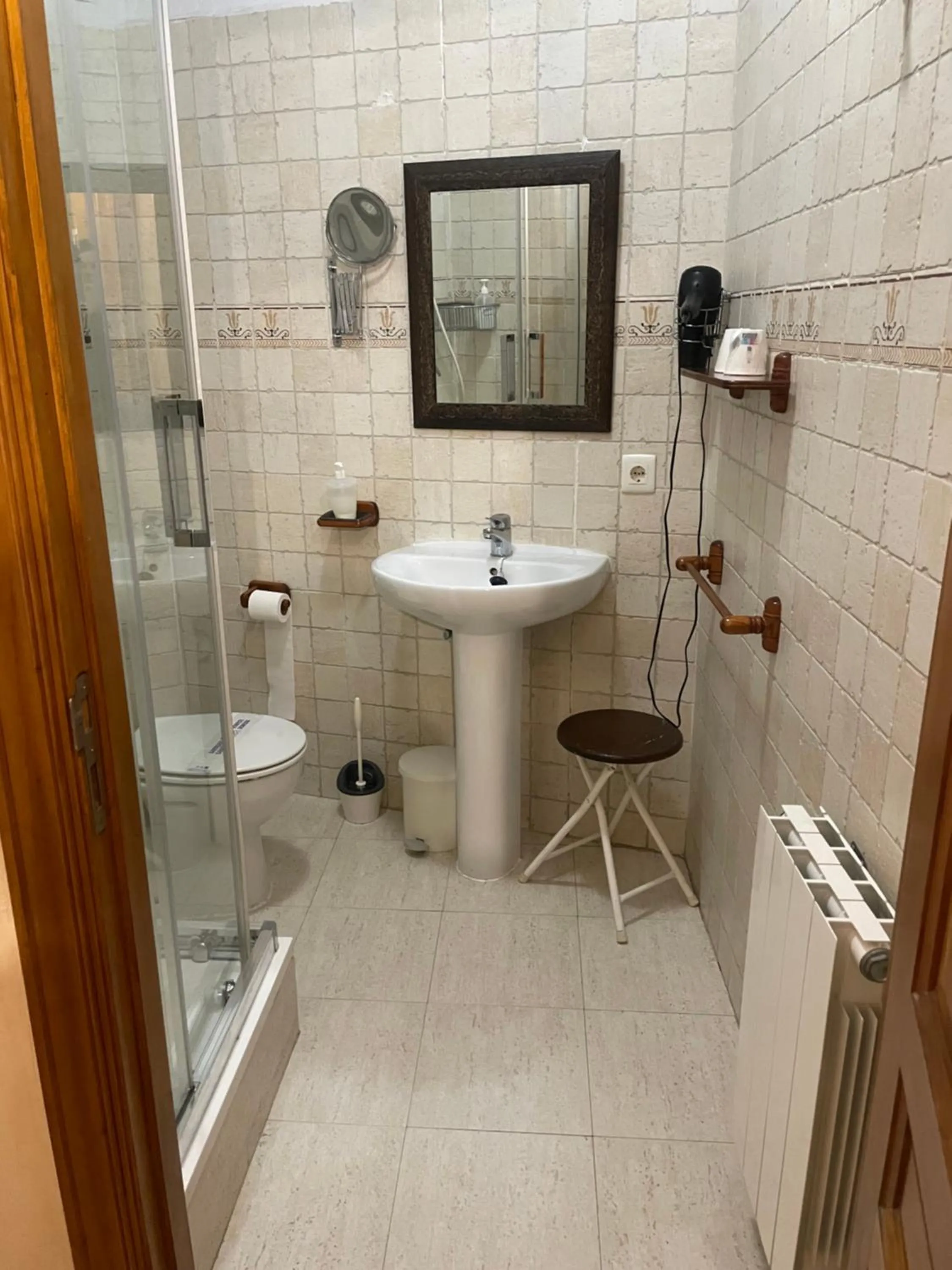 Shower in Casa Rural "La Bardena Blanca I "