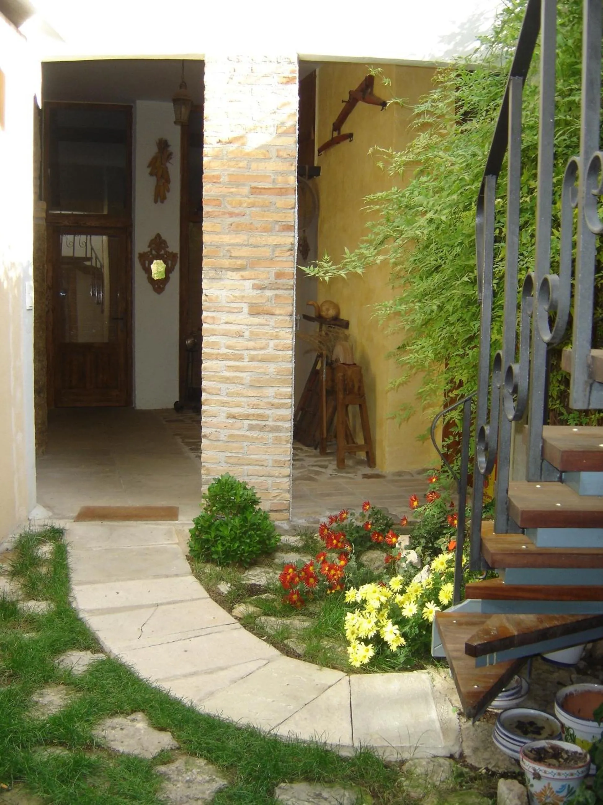 Garden in Casa Rural "La Bardena Blanca I "