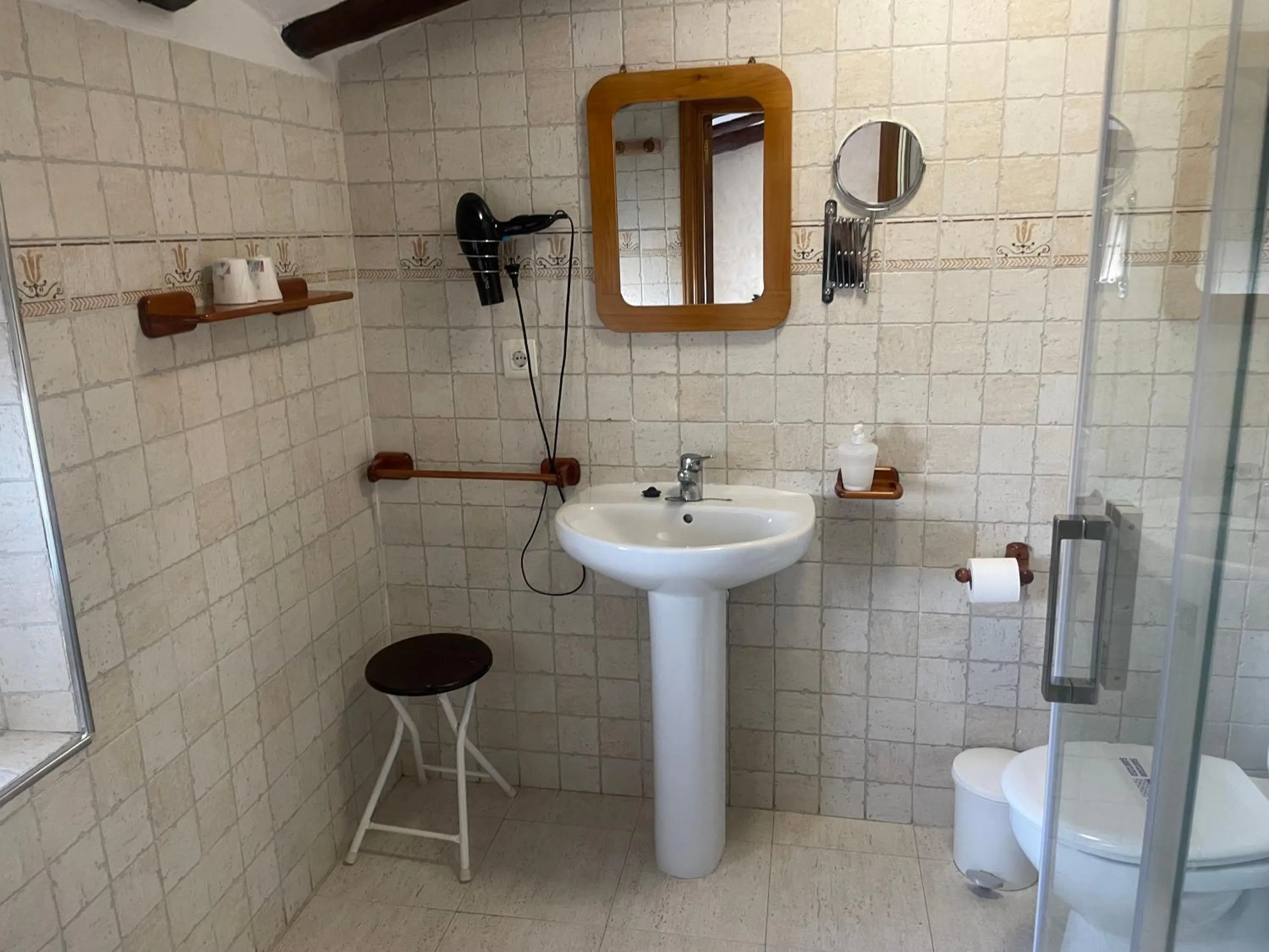 Bathroom in Casa Rural "La Bardena Blanca I "