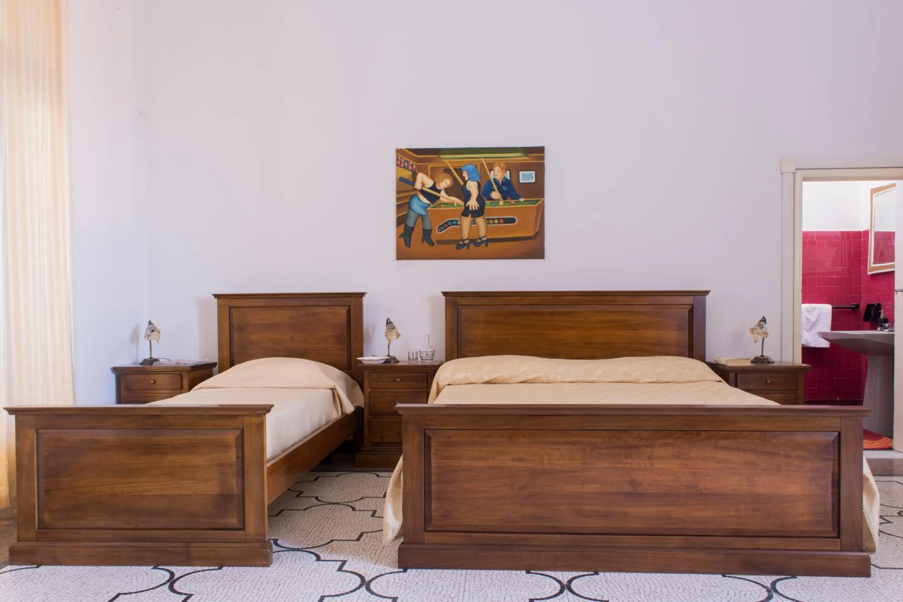 Photo of the whole room in 100 Craste