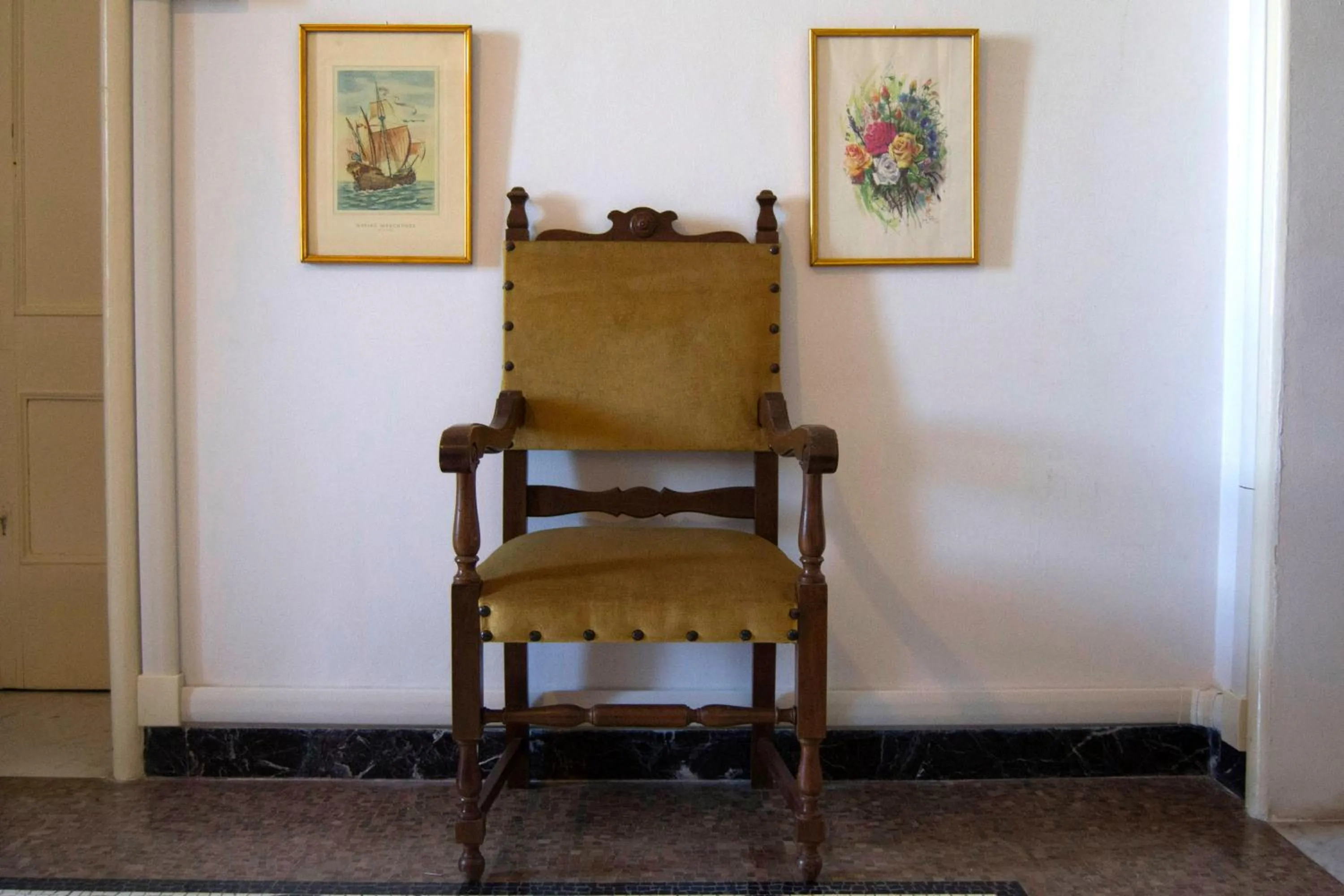 Decorative detail in 100 Craste