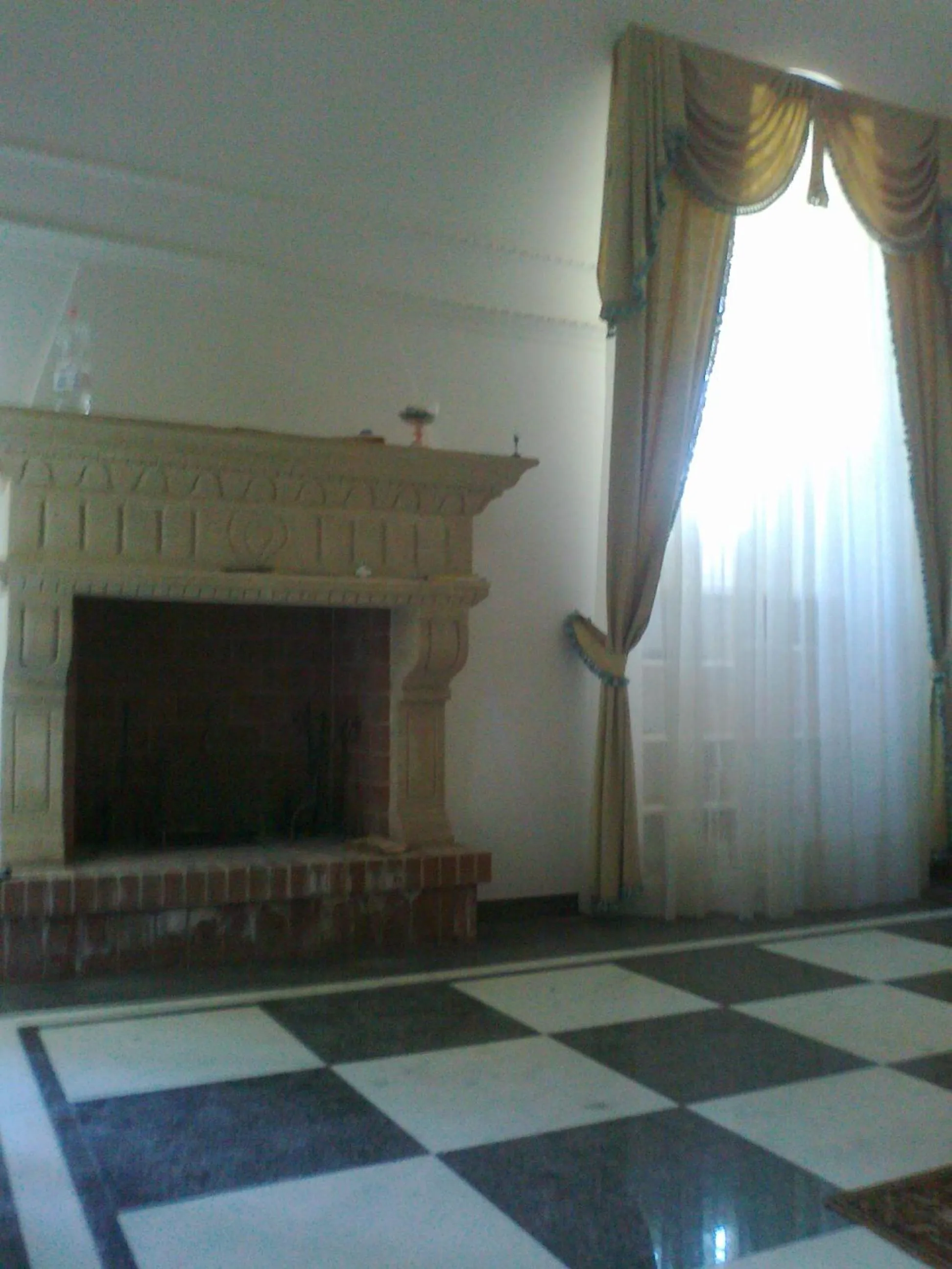 Decorative detail in 100 Craste