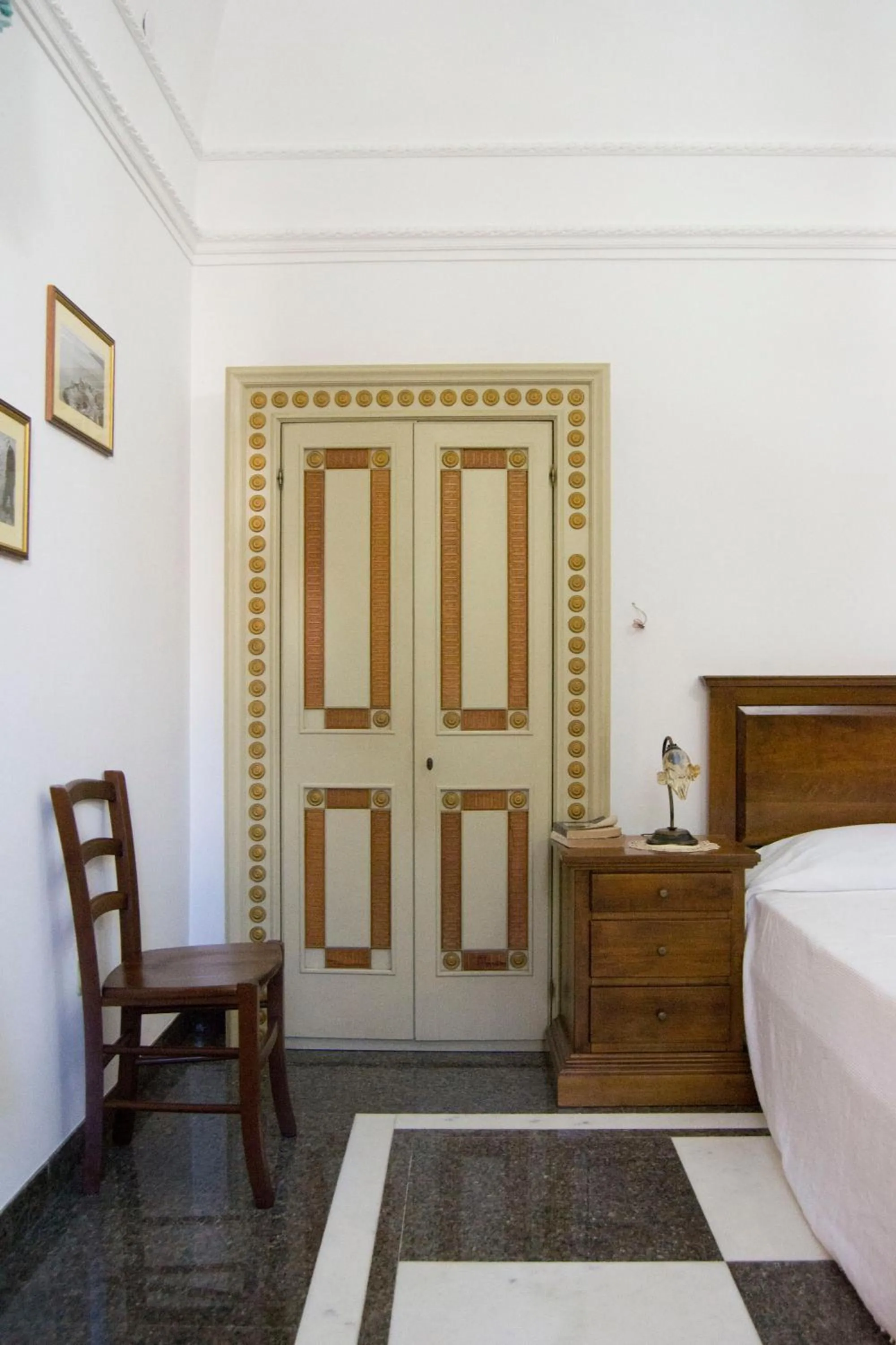 Decorative detail in 100 Craste