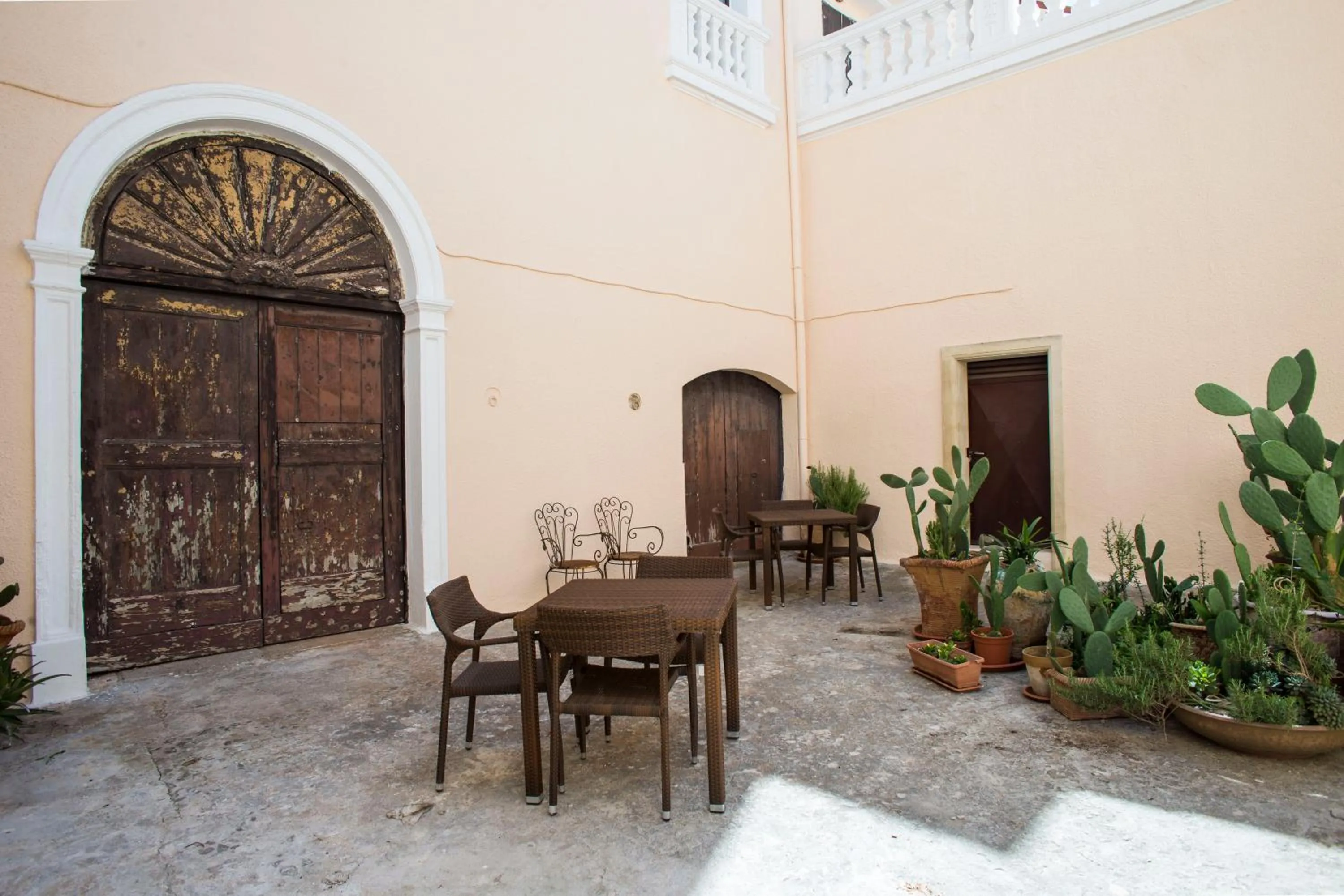 Property building in 100 Craste