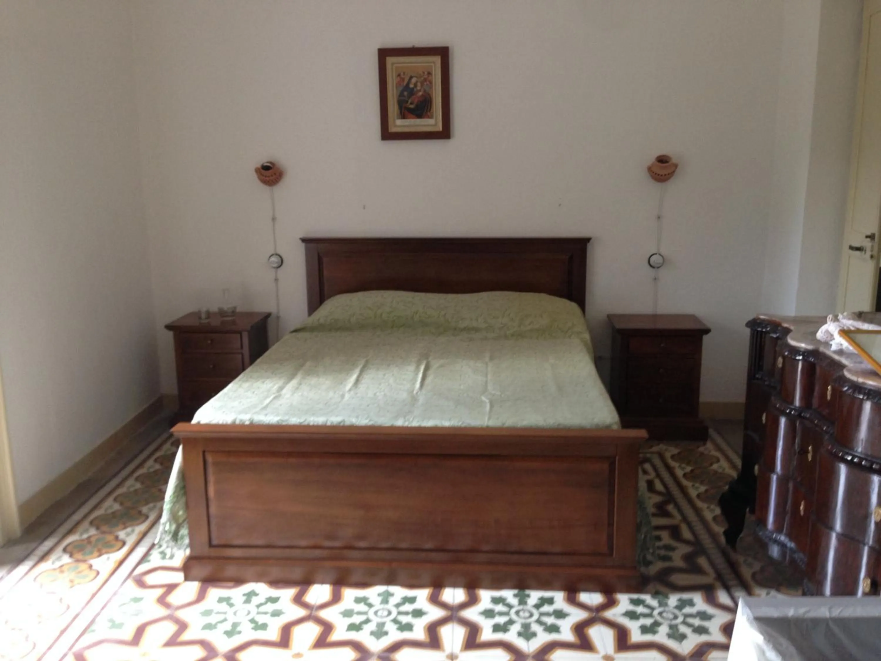 Photo of the whole room in 100 Craste