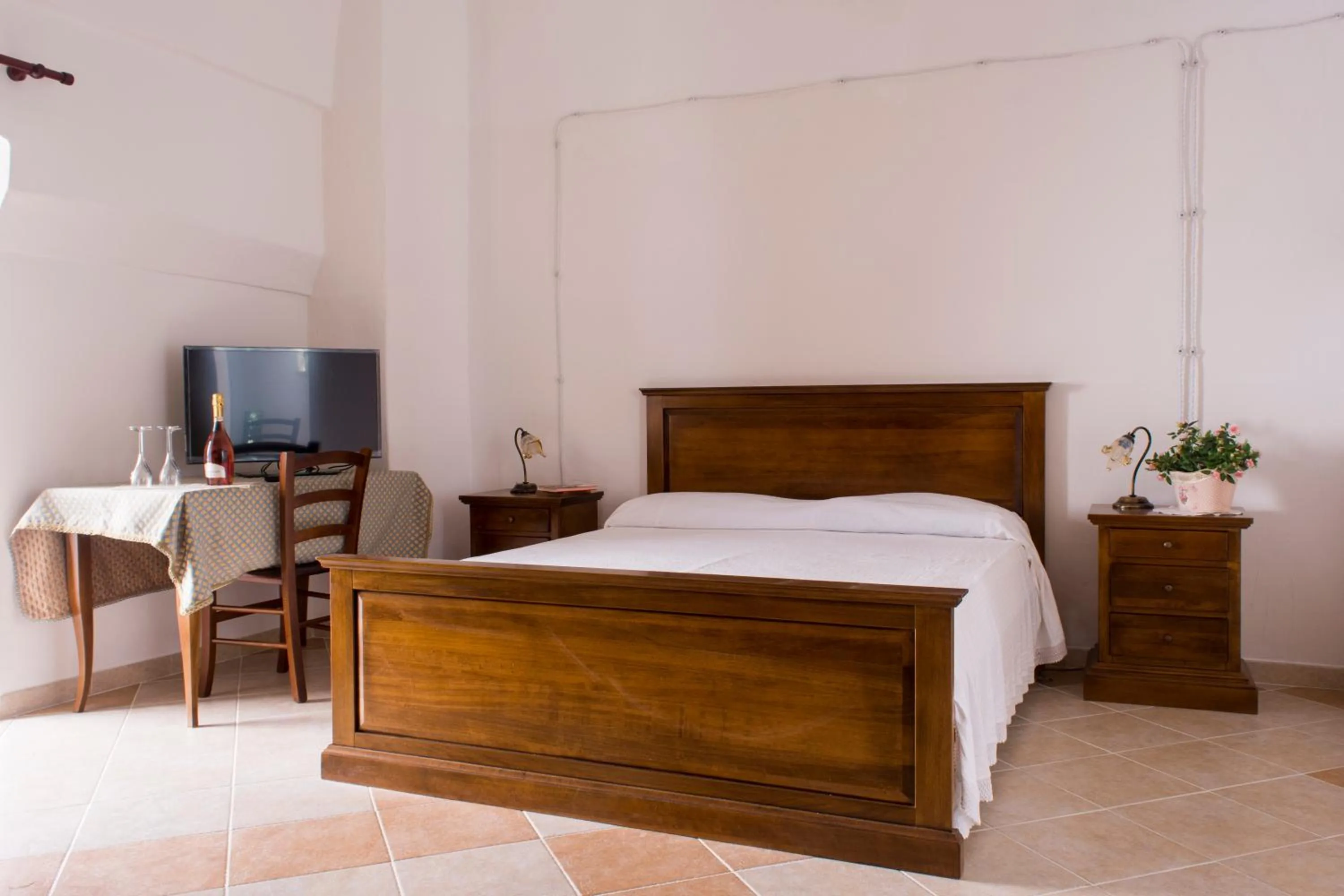 Photo of the whole room in 100 Craste