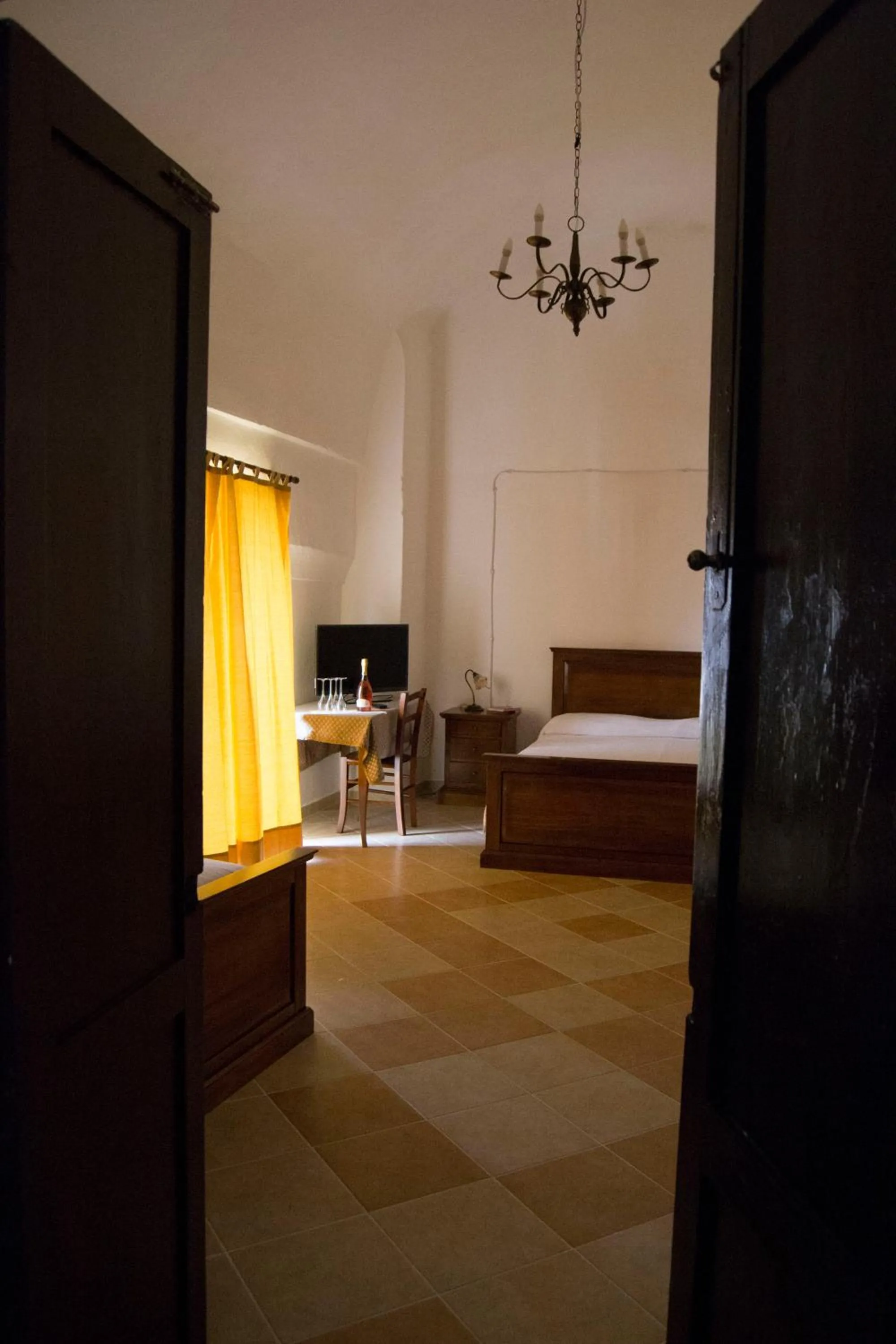 Photo of the whole room in 100 Craste