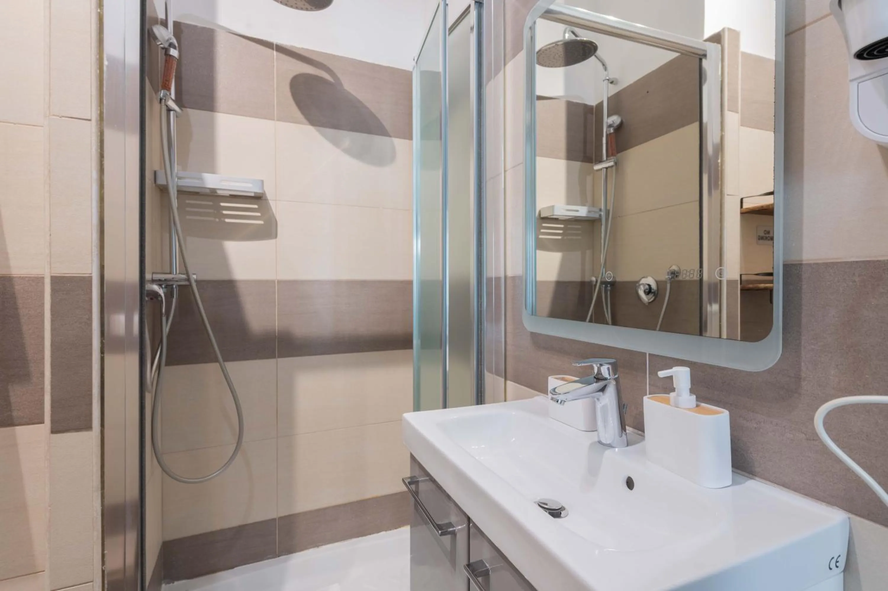 Shower in Rione Monti Suites