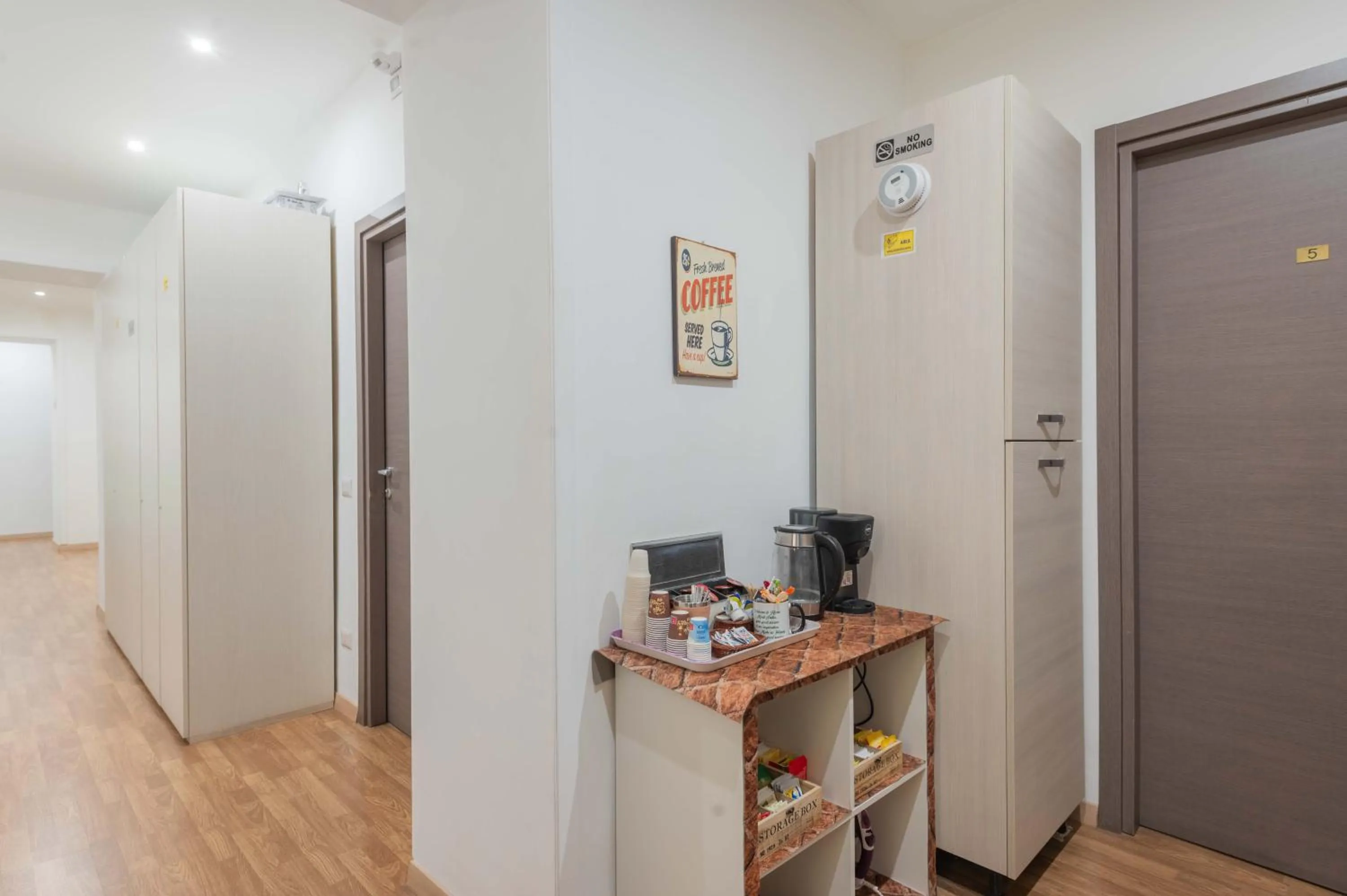 Coffee/tea facilities in Rione Monti Suites