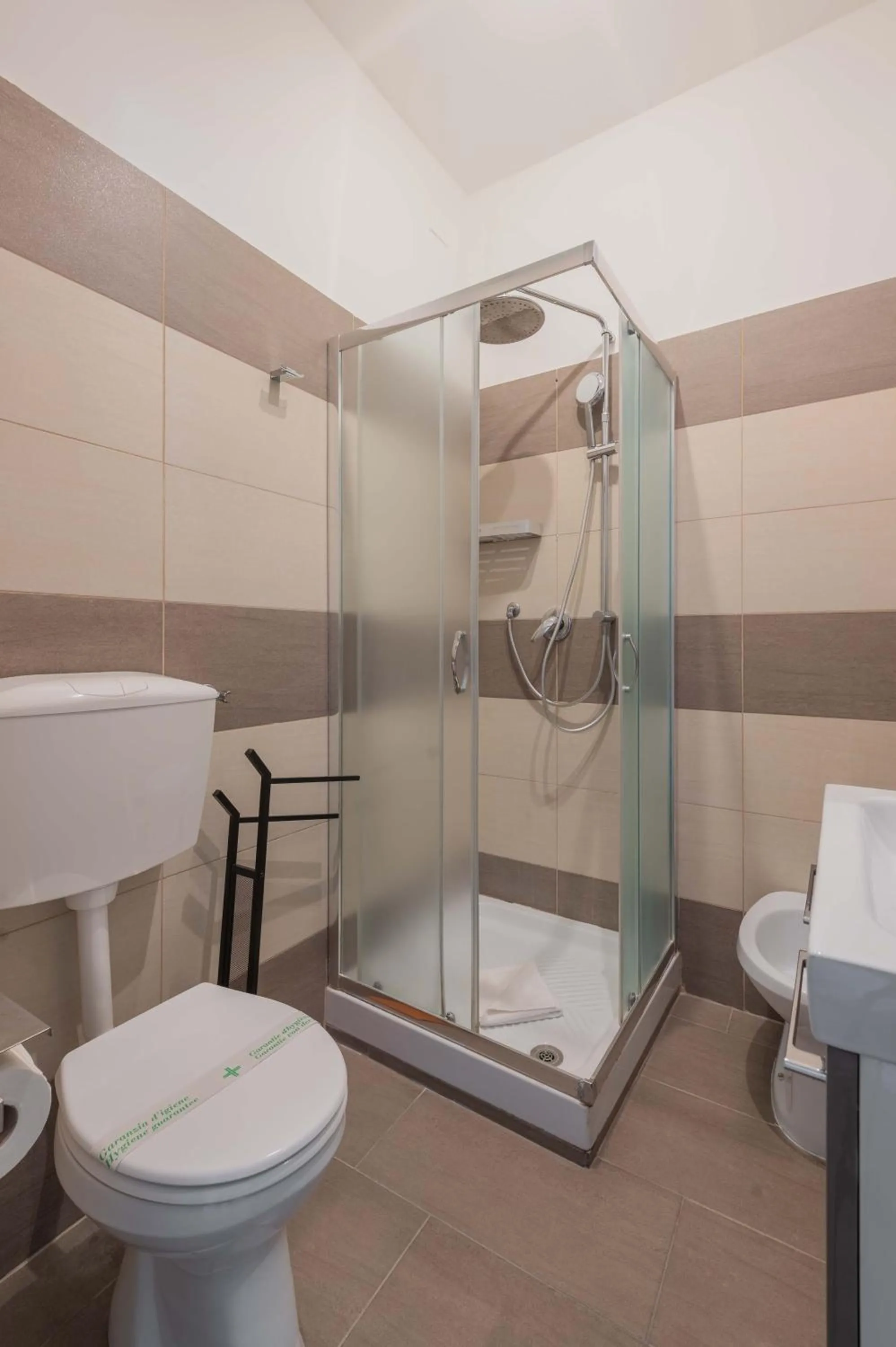 Shower in Rione Monti Suites