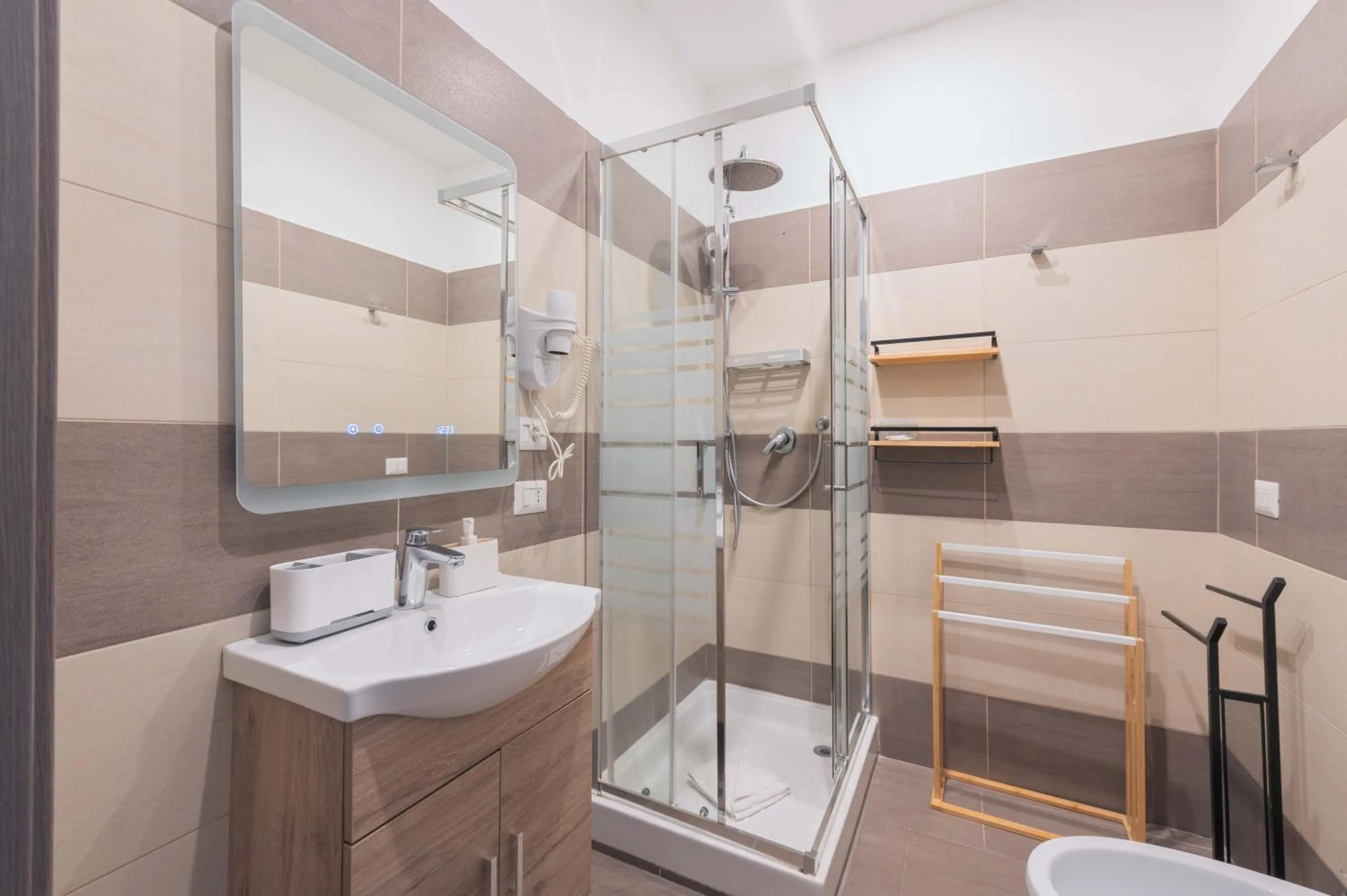 Shower in Rione Monti Suites