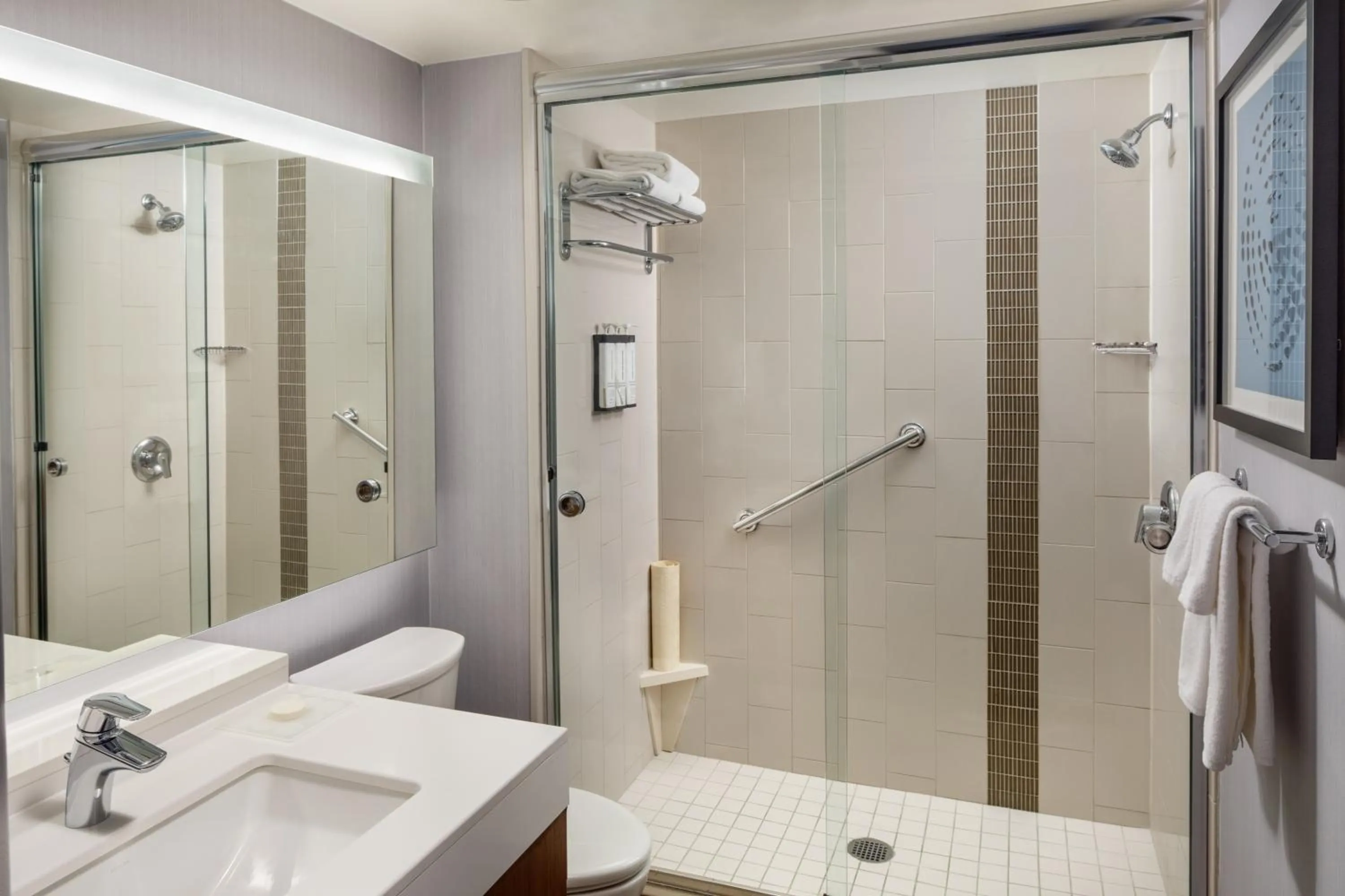 Bathroom in Hyatt Place Chicago Midway Airport