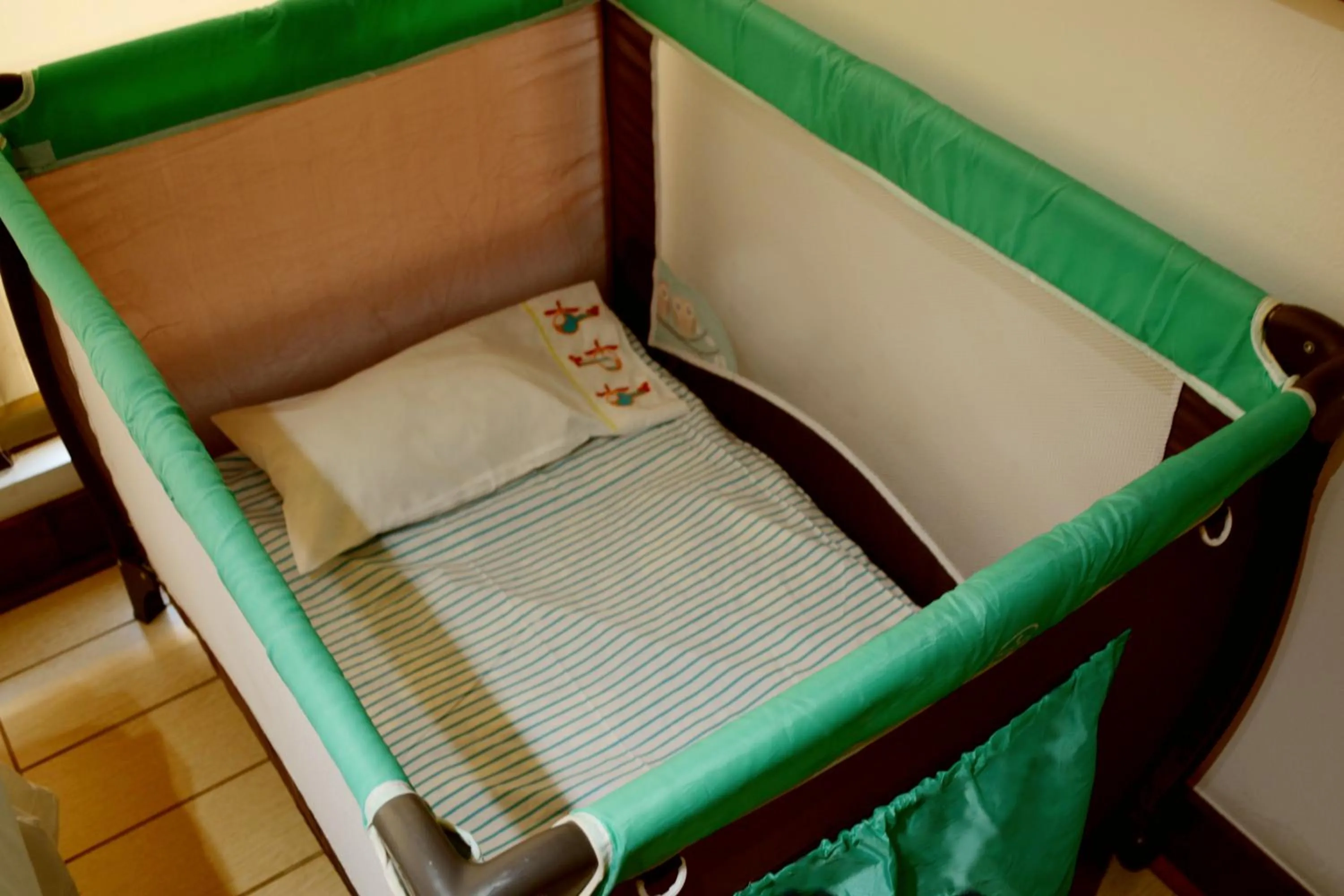 cot, Bed in Sunset Aparts