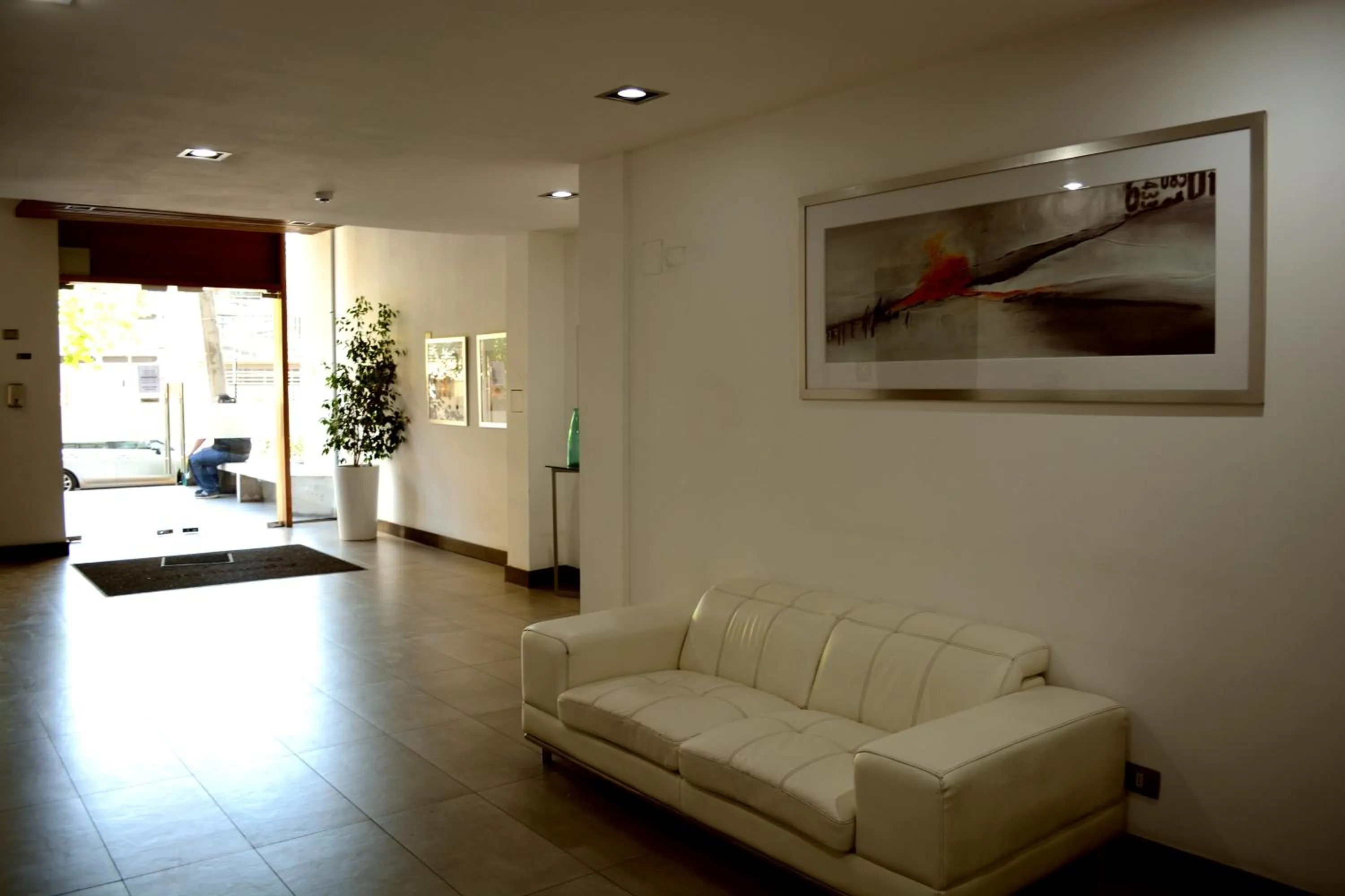 Facade/entrance in Sunset Aparts