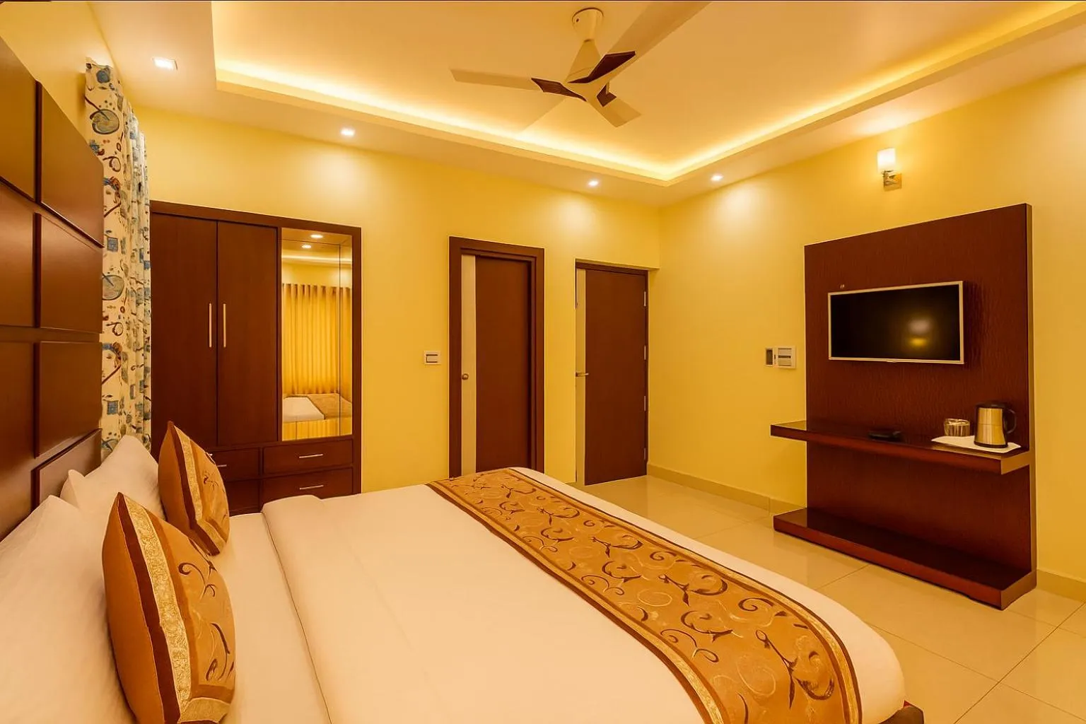 Bed in Hotel Winter Line Inn Near St Francis Monastery