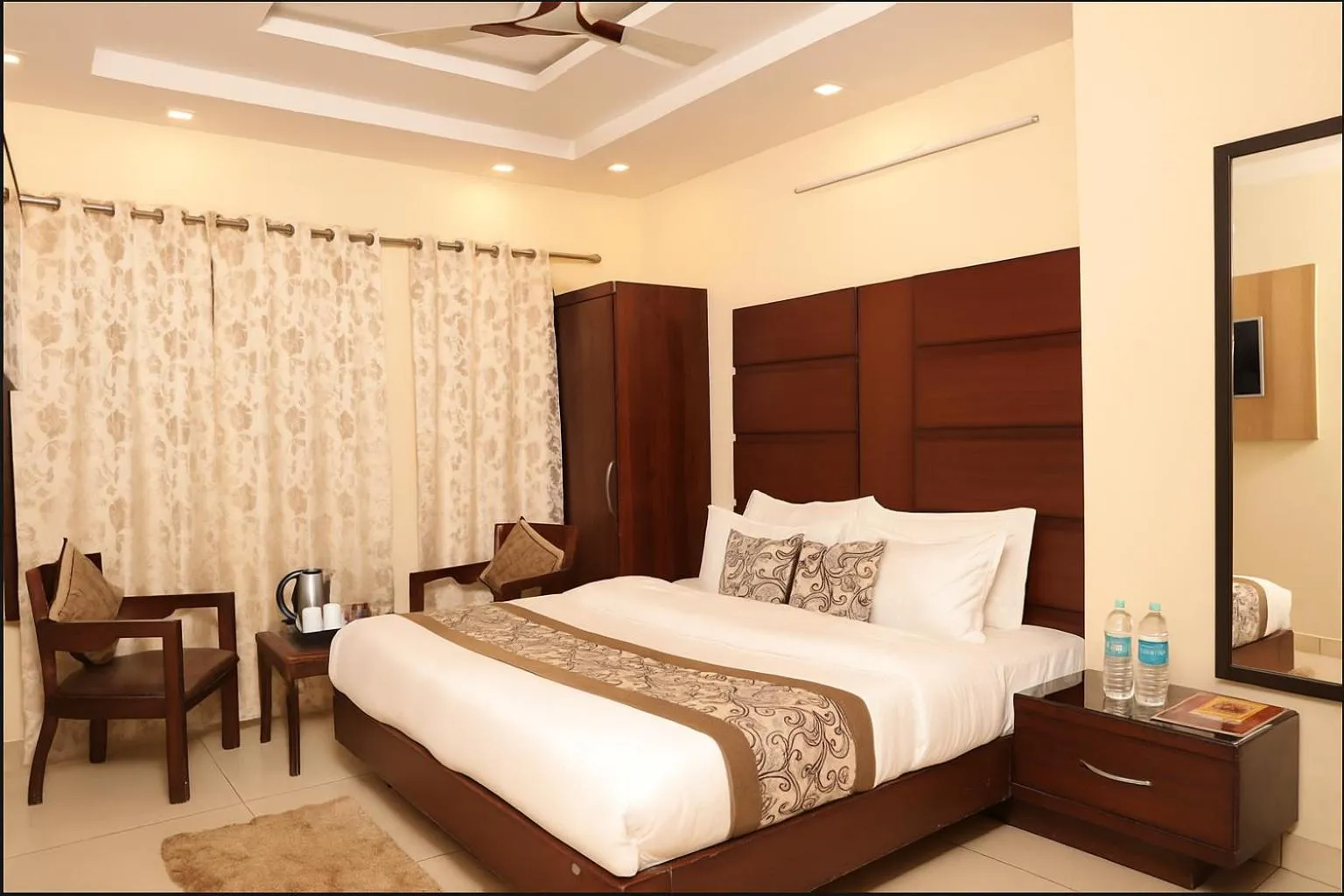 Bed in Hotel Winter Line Inn Near St Francis Monastery