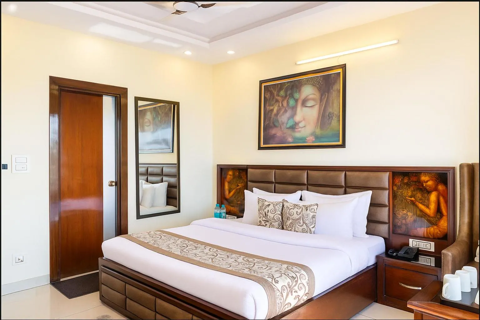 Bed in Hotel Winter Line Inn Near St Francis Monastery