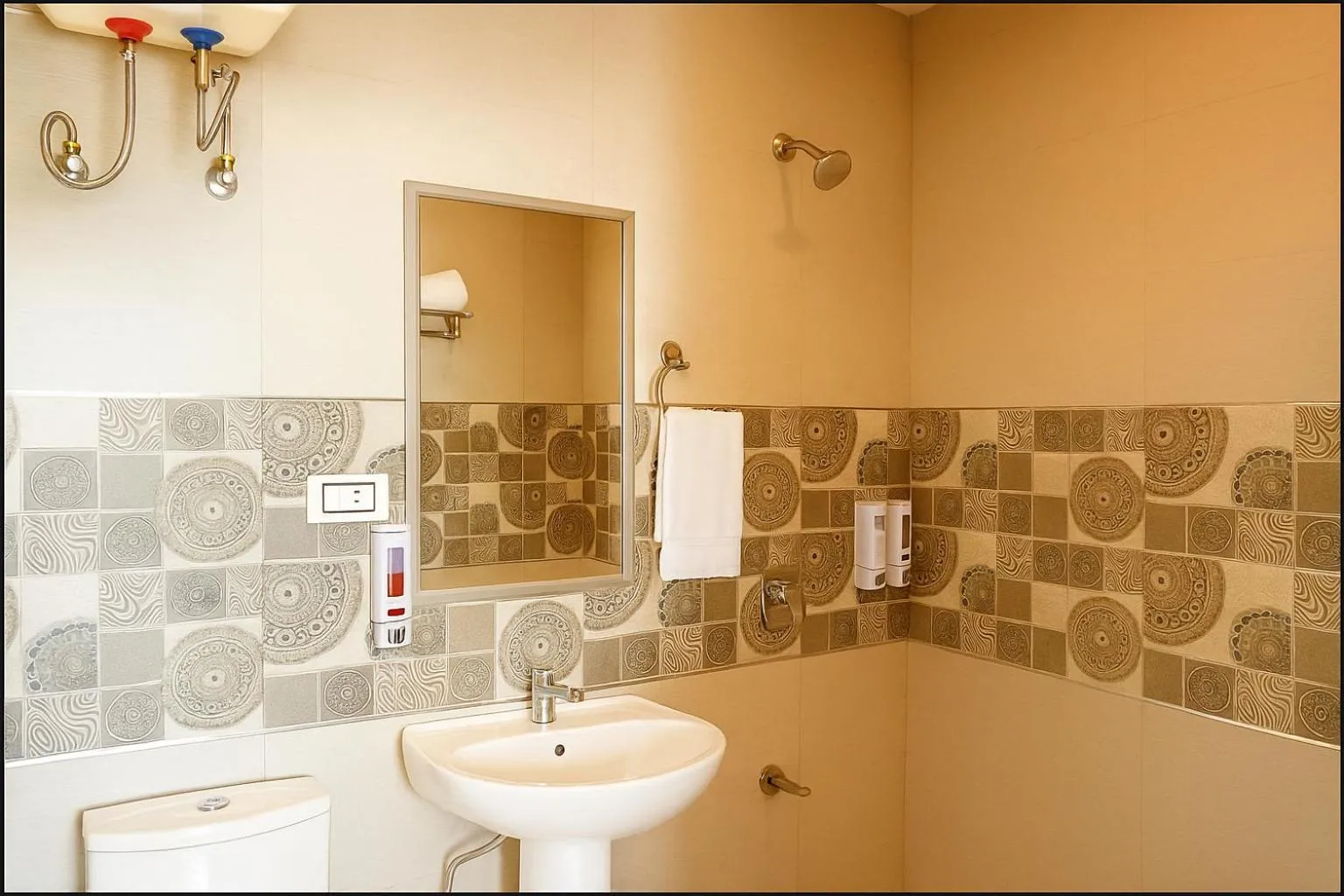 Shower in Hotel Winter Line Inn Near St Francis Monastery