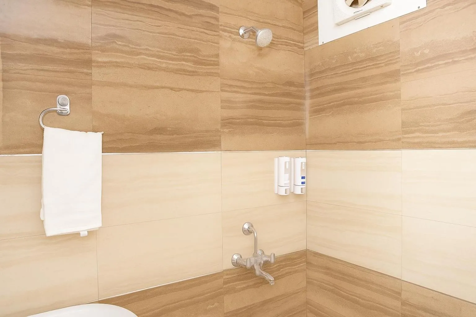 Bathroom in Hotel Winter Line Inn Near St Francis Monastery