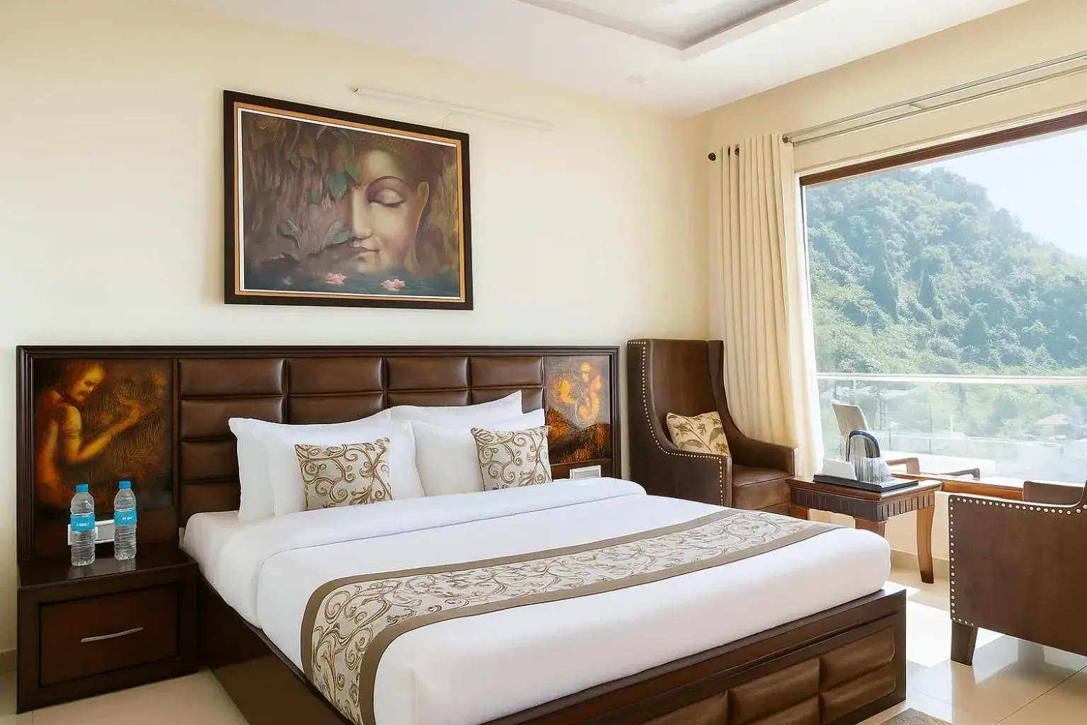 Superior Double Room in Hotel Winter Line Inn Near St Francis Monastery Superior Double Room in Hotel Winter Line Inn Near St Francis Monastery