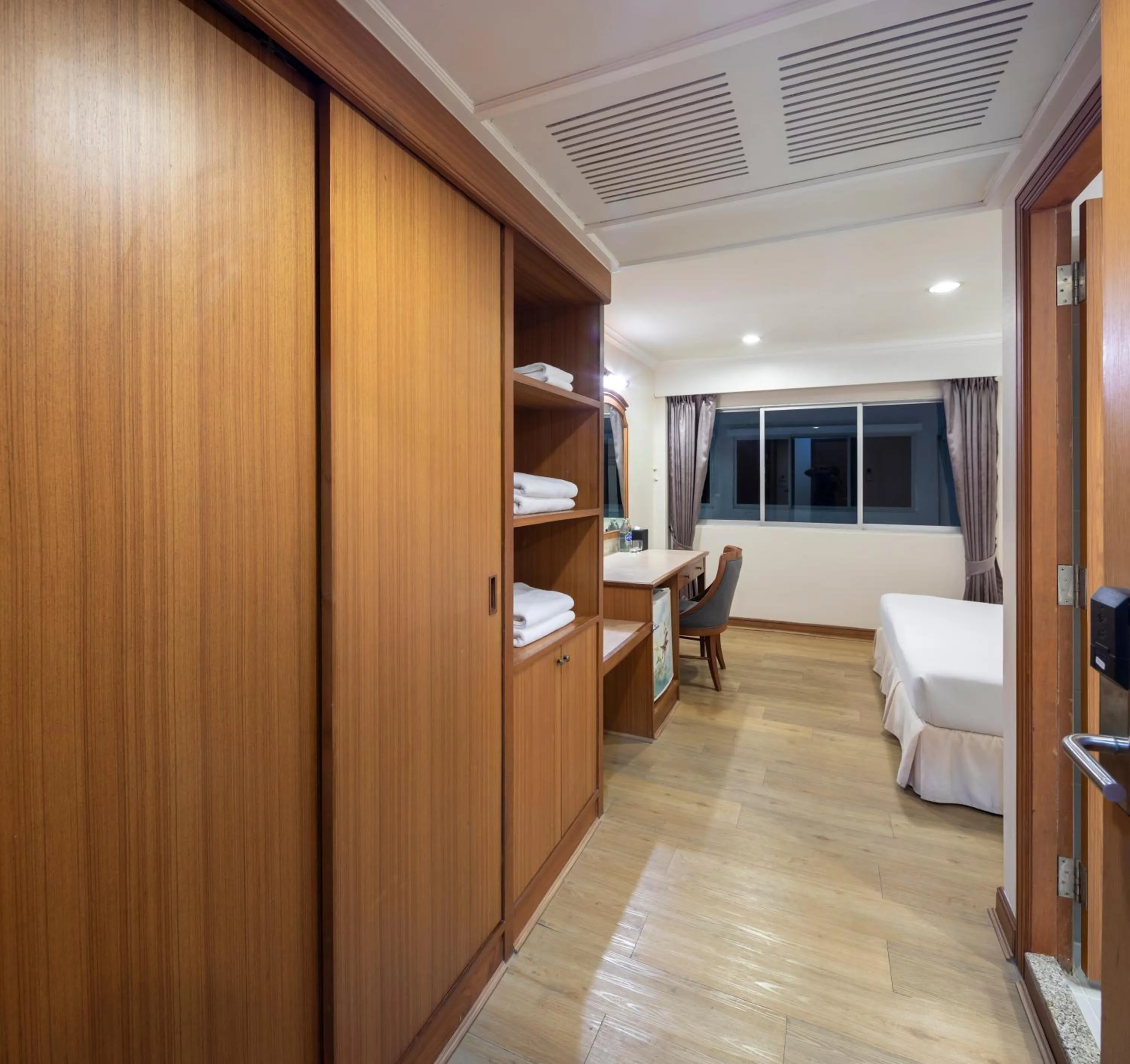 Bedroom, Bed in Station ONE Hotel - Aranyaprateth