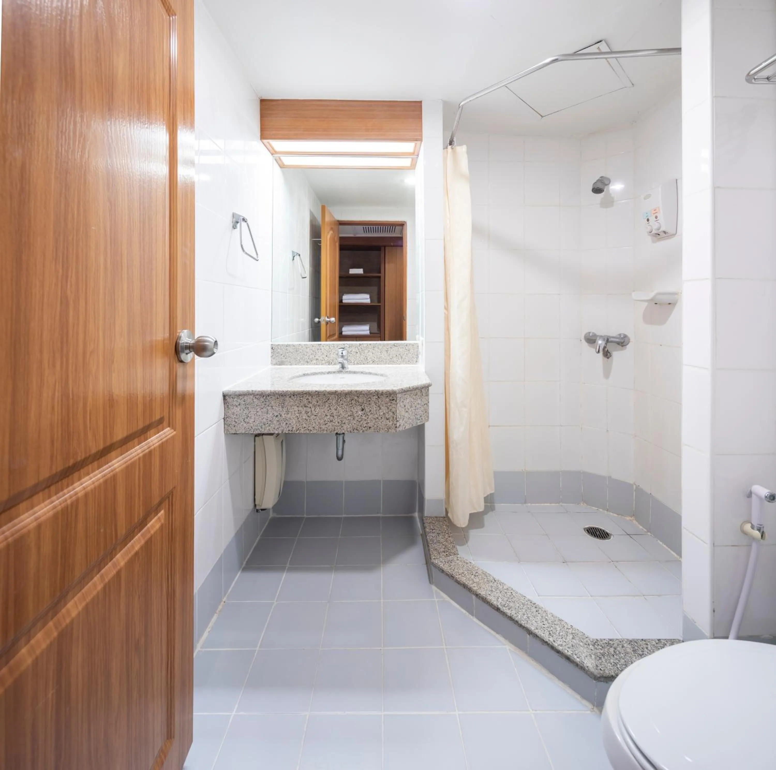 Shower in Station ONE Hotel - Aranyaprateth