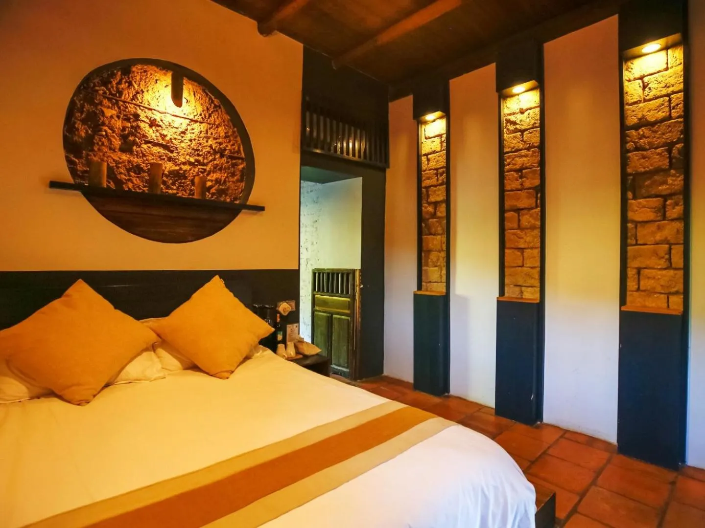 Tulou Herongzhuang Inn